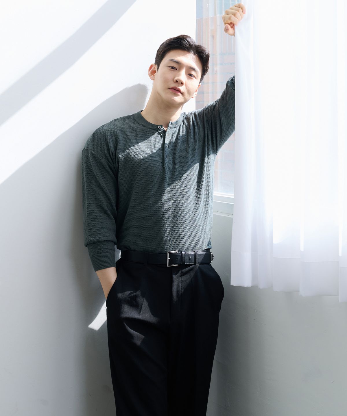 핵쿨남(HECKCOOLNAM) 어깨넓어보이는 남자 머슬핏 니트 긴팔 헨리넥 니트