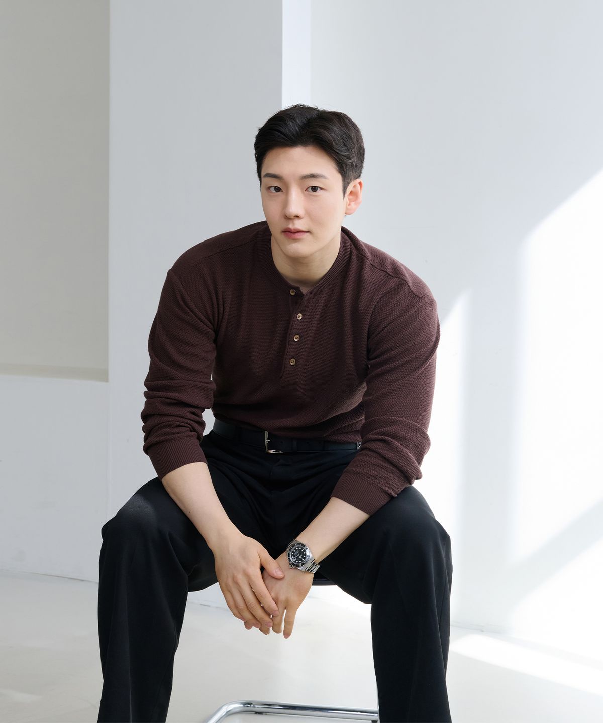 핵쿨남(HECKCOOLNAM) 어깨넓어보이는 남자 머슬핏 니트 긴팔 헨리넥 니트