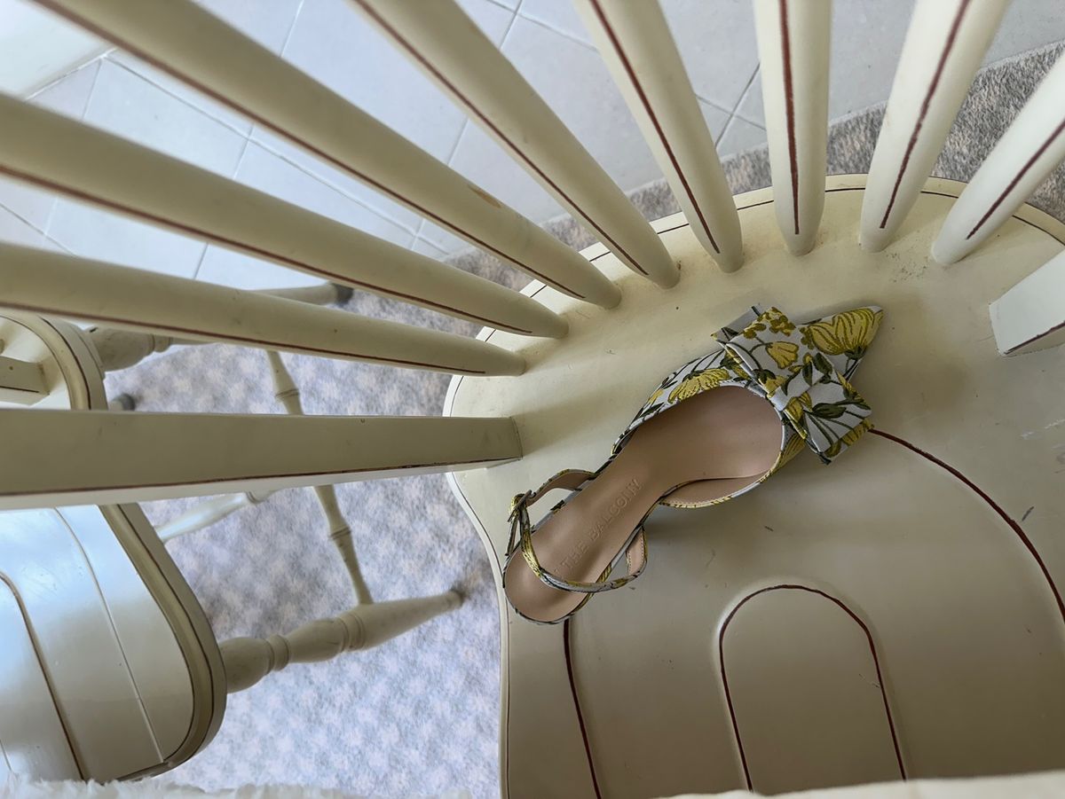 인더발코니(IN THE BALCONY) 페이 사각 리본 스틸레토 슬링백 펌프스  6cm