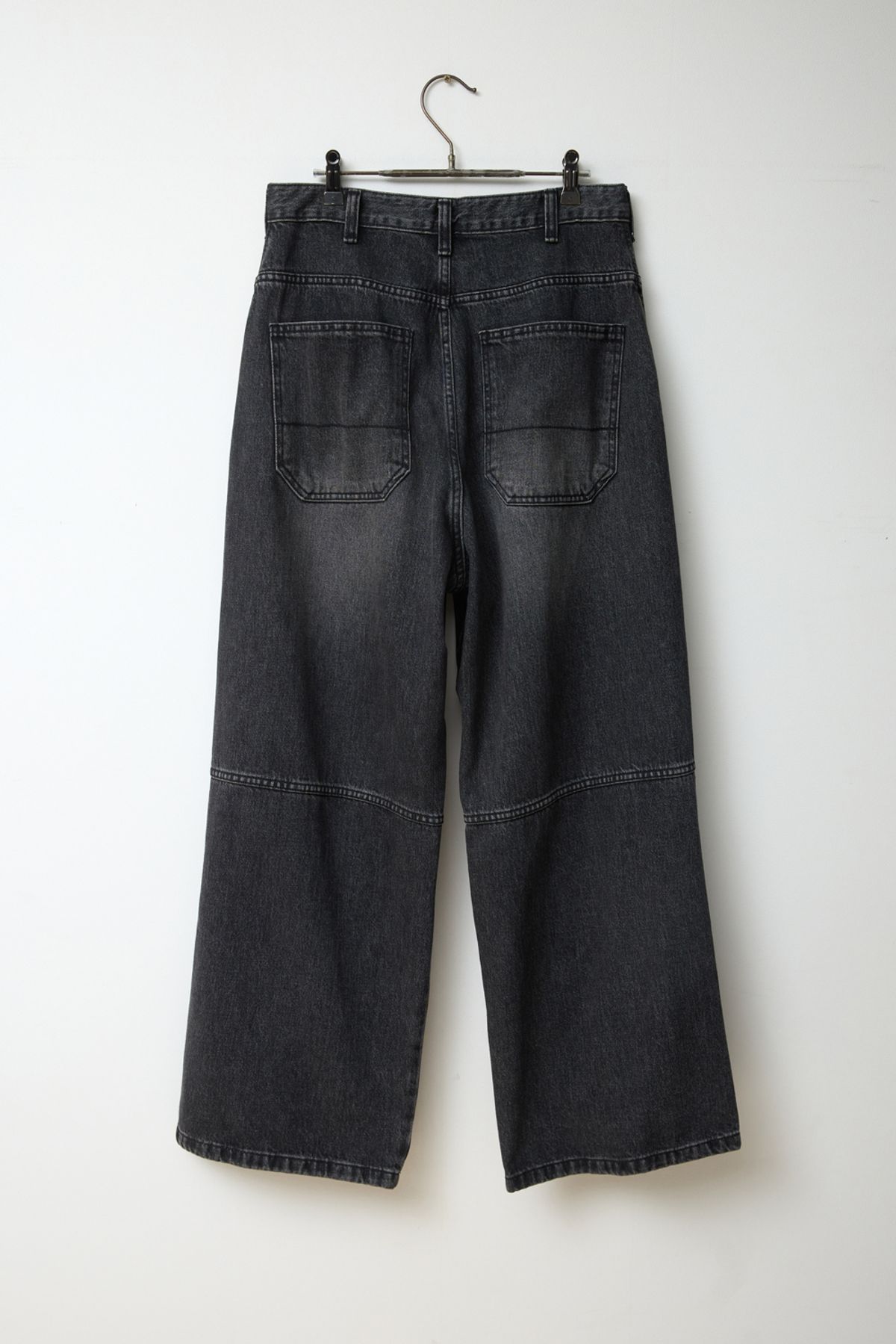 해칭룸(HATCHINGROOM) Dart Jeans Ash Grey