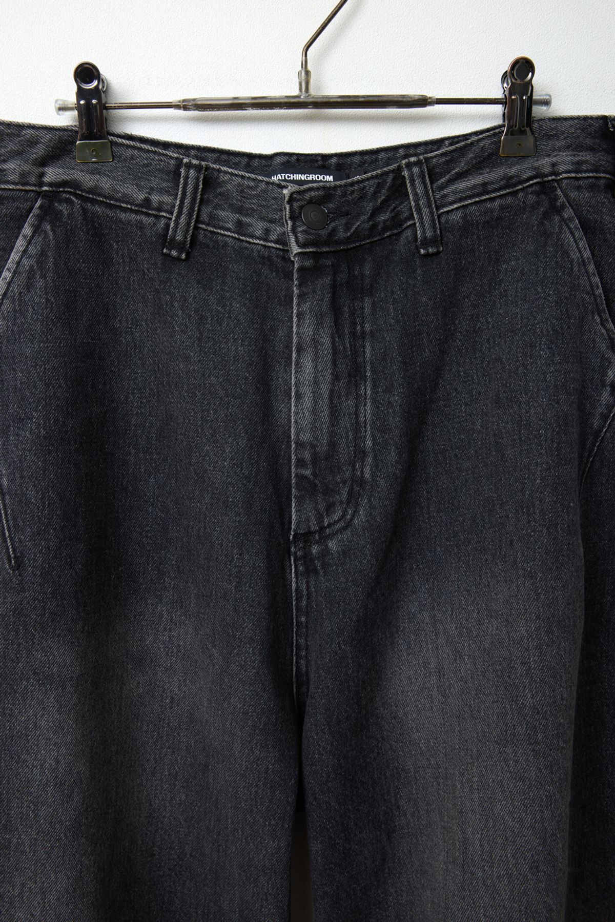 해칭룸(HATCHINGROOM) Dart Jeans Ash Grey