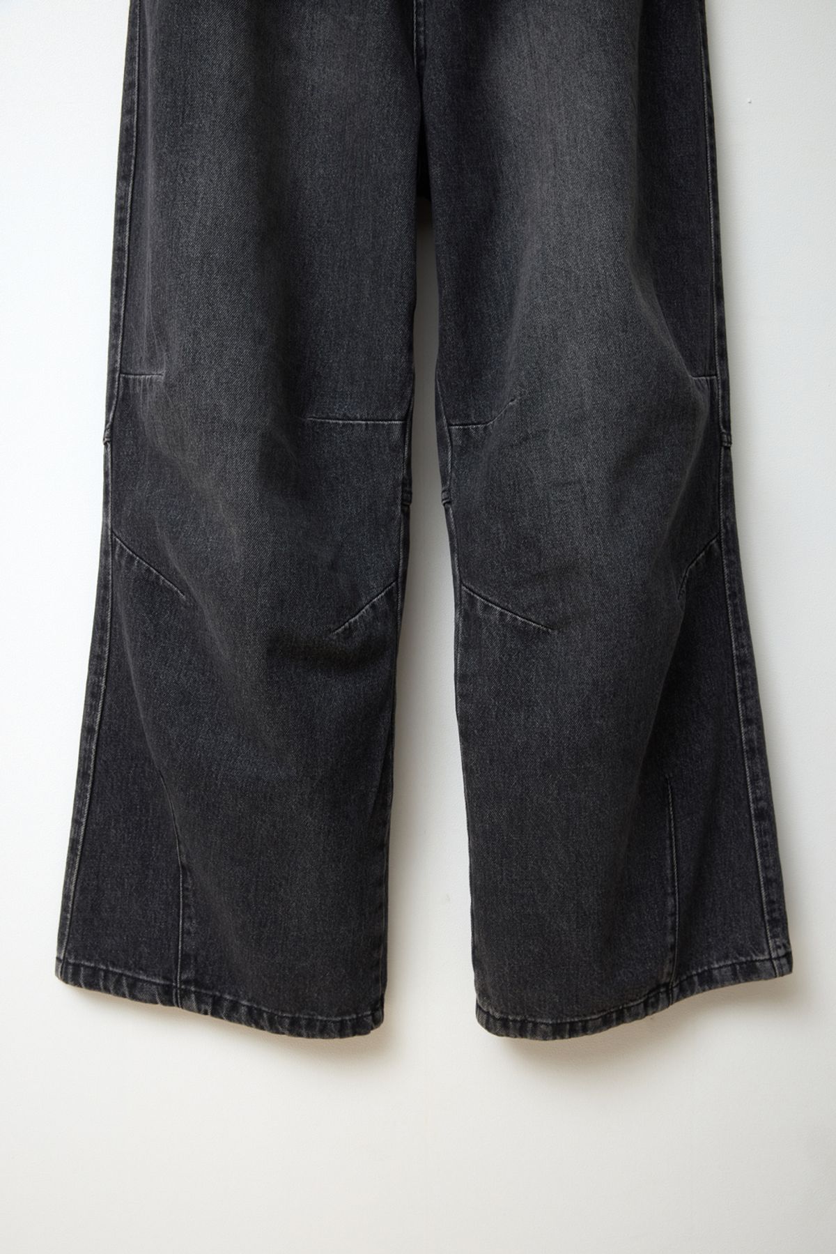 해칭룸(HATCHINGROOM) Dart Jeans Ash Grey