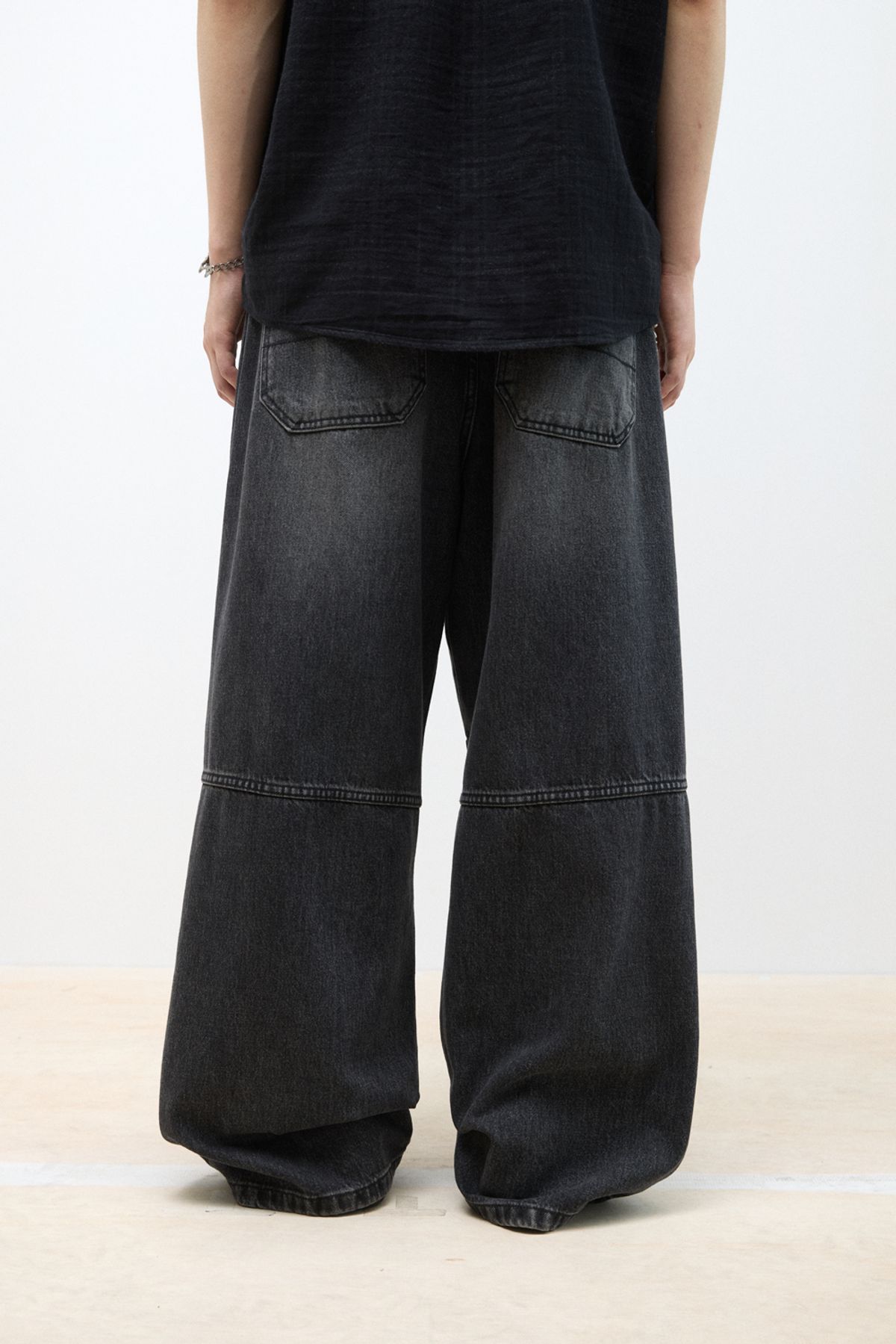 해칭룸(HATCHINGROOM) Dart Jeans Ash Grey