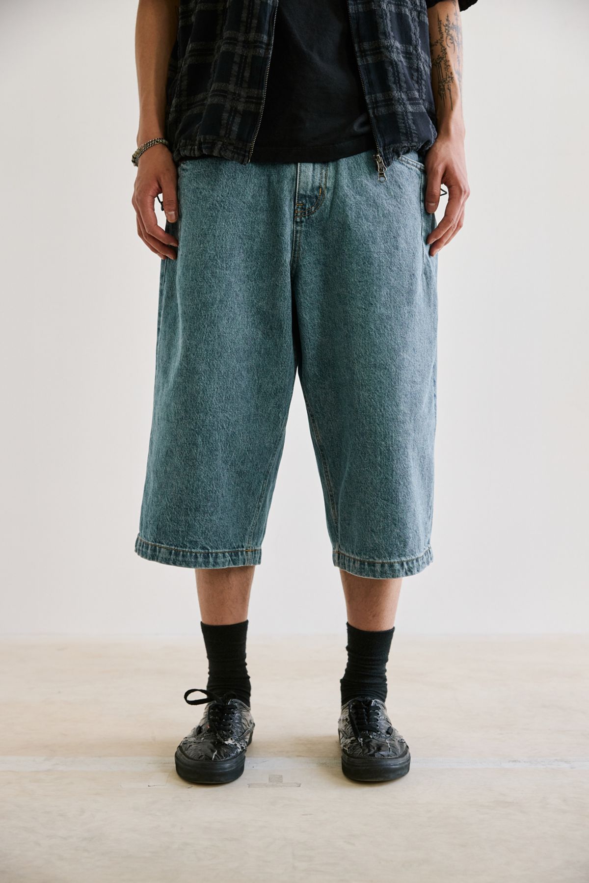 해칭룸(HATCHINGROOM) Bermuda Denim Shorts Blue