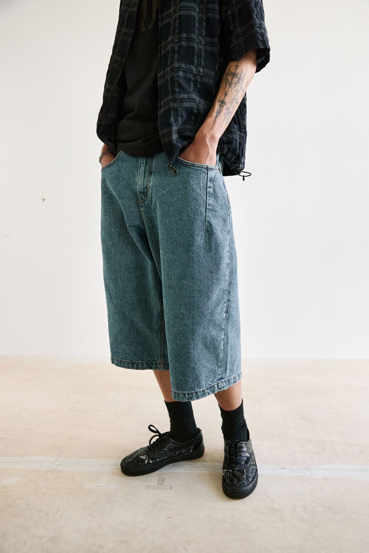해칭룸(HATCHINGROOM) Bermuda Denim Shorts Blue