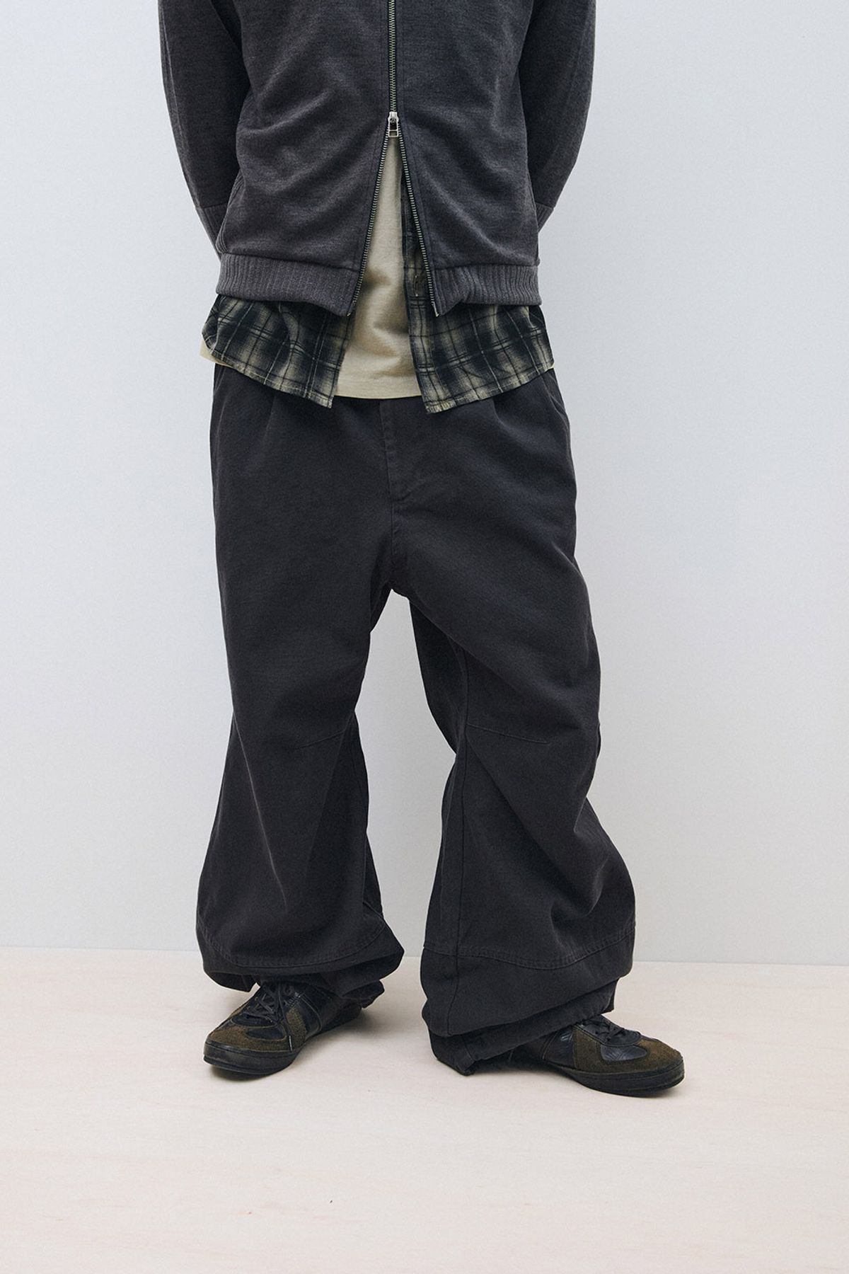 해칭룸(HATCHINGROOM) Volume Pants Oxford Washed Charcoal