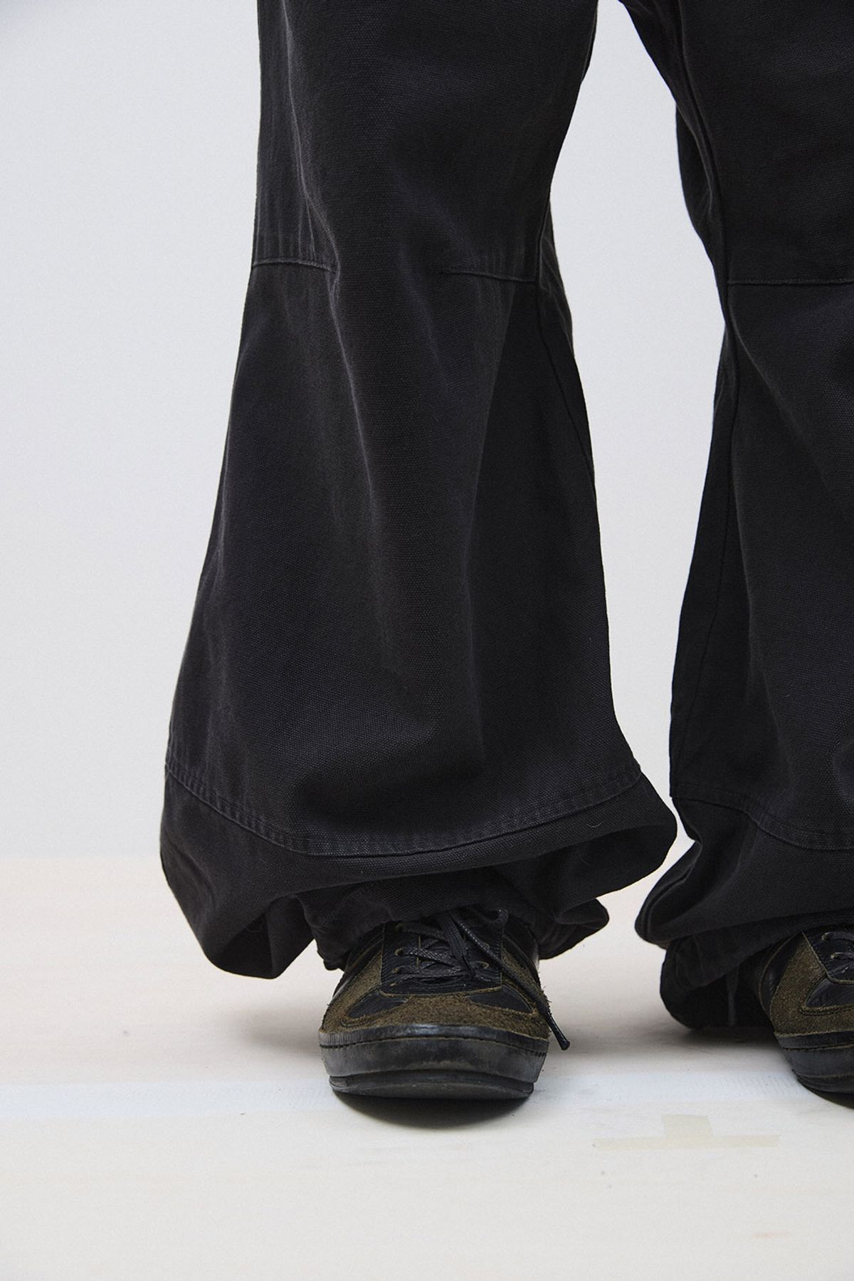 해칭룸(HATCHINGROOM) Volume Pants Oxford Washed Charcoal