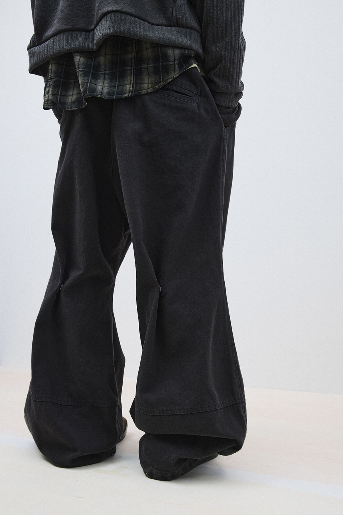 해칭룸(HATCHINGROOM) Volume Pants Oxford Washed Charcoal