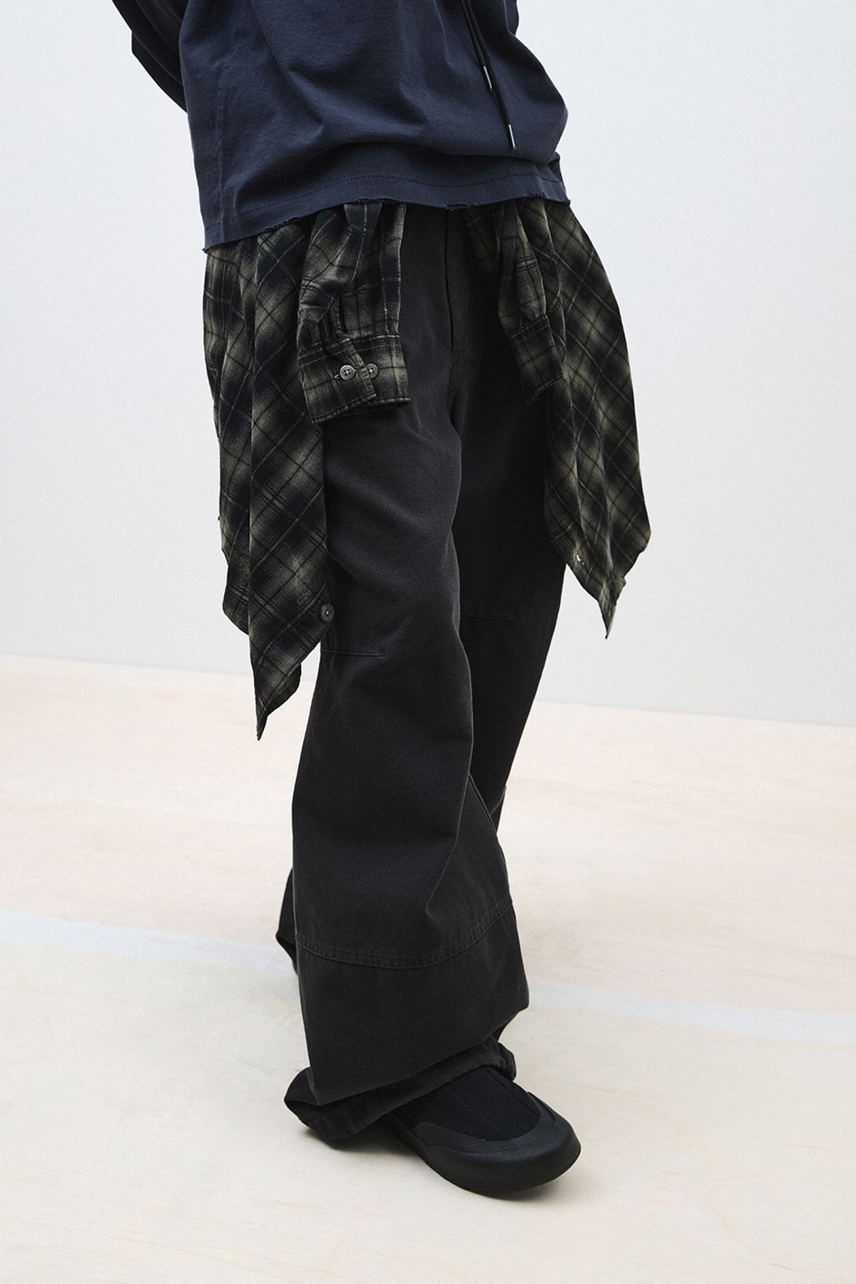 해칭룸(HATCHINGROOM) Volume Pants Oxford Washed Charcoal