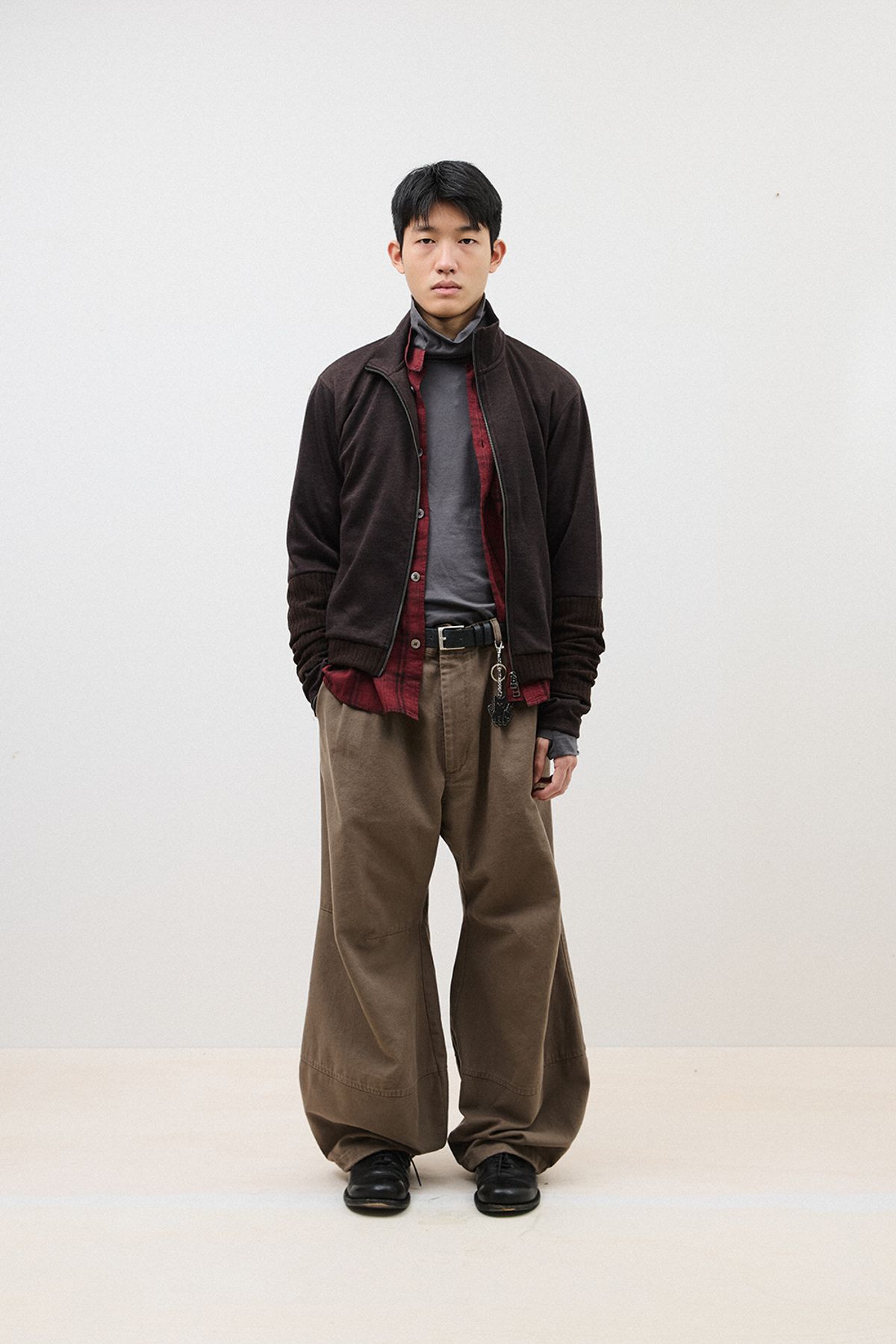 해칭룸(HATCHINGROOM) Volume Pants Oxford Washed Dark Beige
