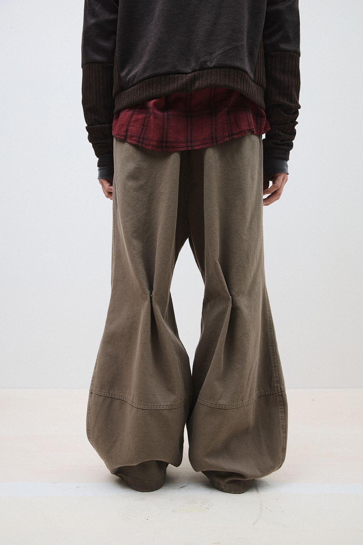 해칭룸(HATCHINGROOM) Volume Pants Oxford Washed Dark Beige