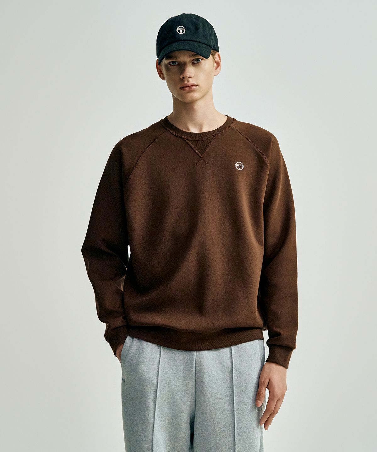 세르지오 타키니(SERGIO TACCHINI) U 쿠쉬라이트 베이직 맨투맨 (D.Brown)