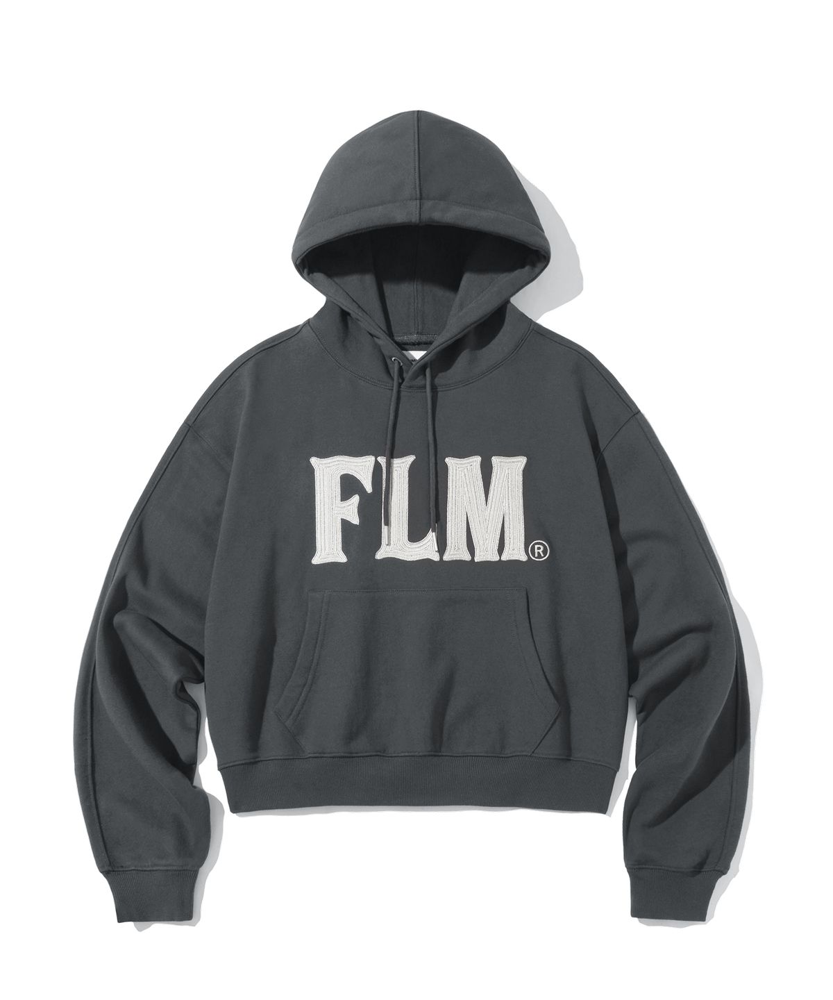 필루미네이트(FILLUMINATE) (W) FLM 스티치 로고 크롭 후디-차콜