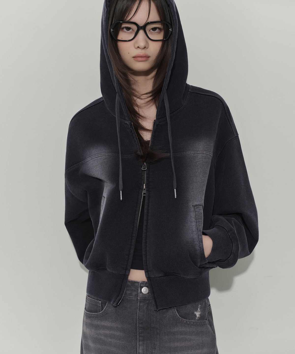 무신사 스탠다드 우먼(MUSINSA STANDARD WOMAN) 우먼즈 페이디드 후디드 스웨트 집업 [차콜 그레이]