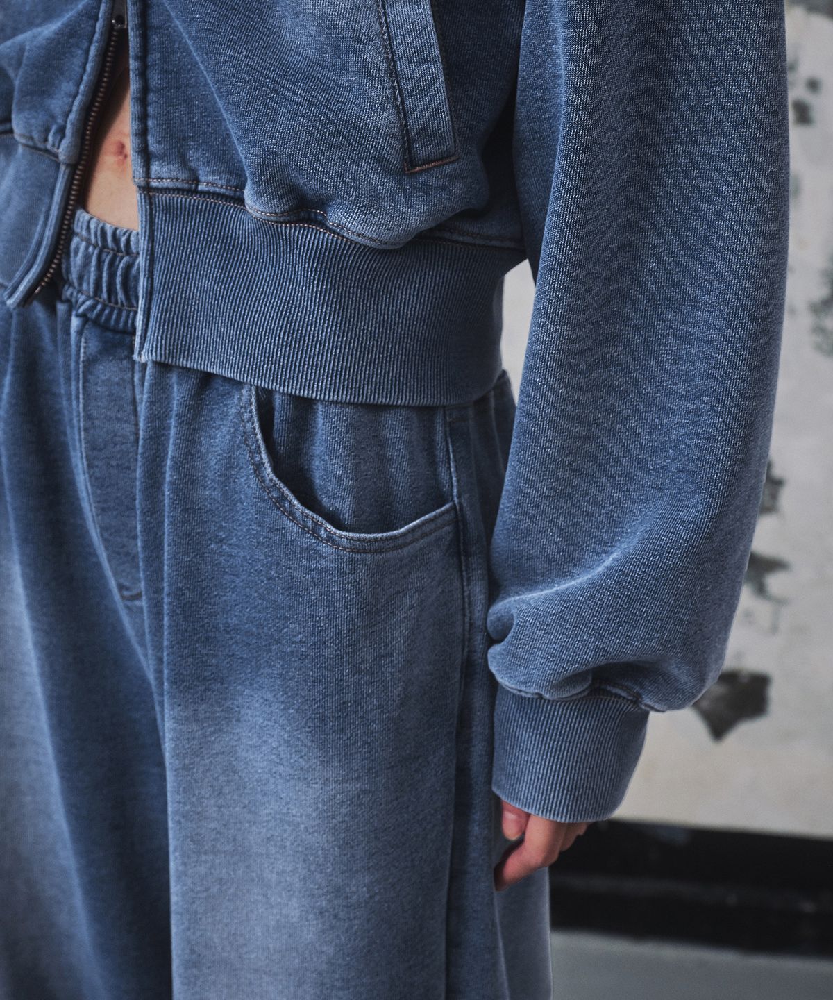 무신사 스탠다드 우먼(MUSINSA STANDARD WOMAN) 우먼즈 페이디드 와이드 스웨트 팬츠 [블루 그레이]