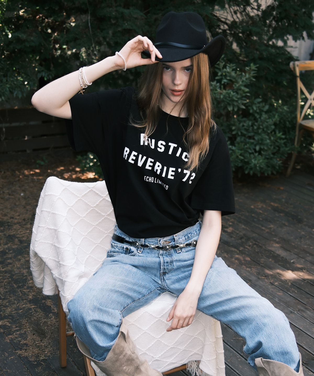 러스틱 레버리(RUSTIC REVERIE) 러스틱 72 아치 로고 오버사이즈 티셔츠_블랙