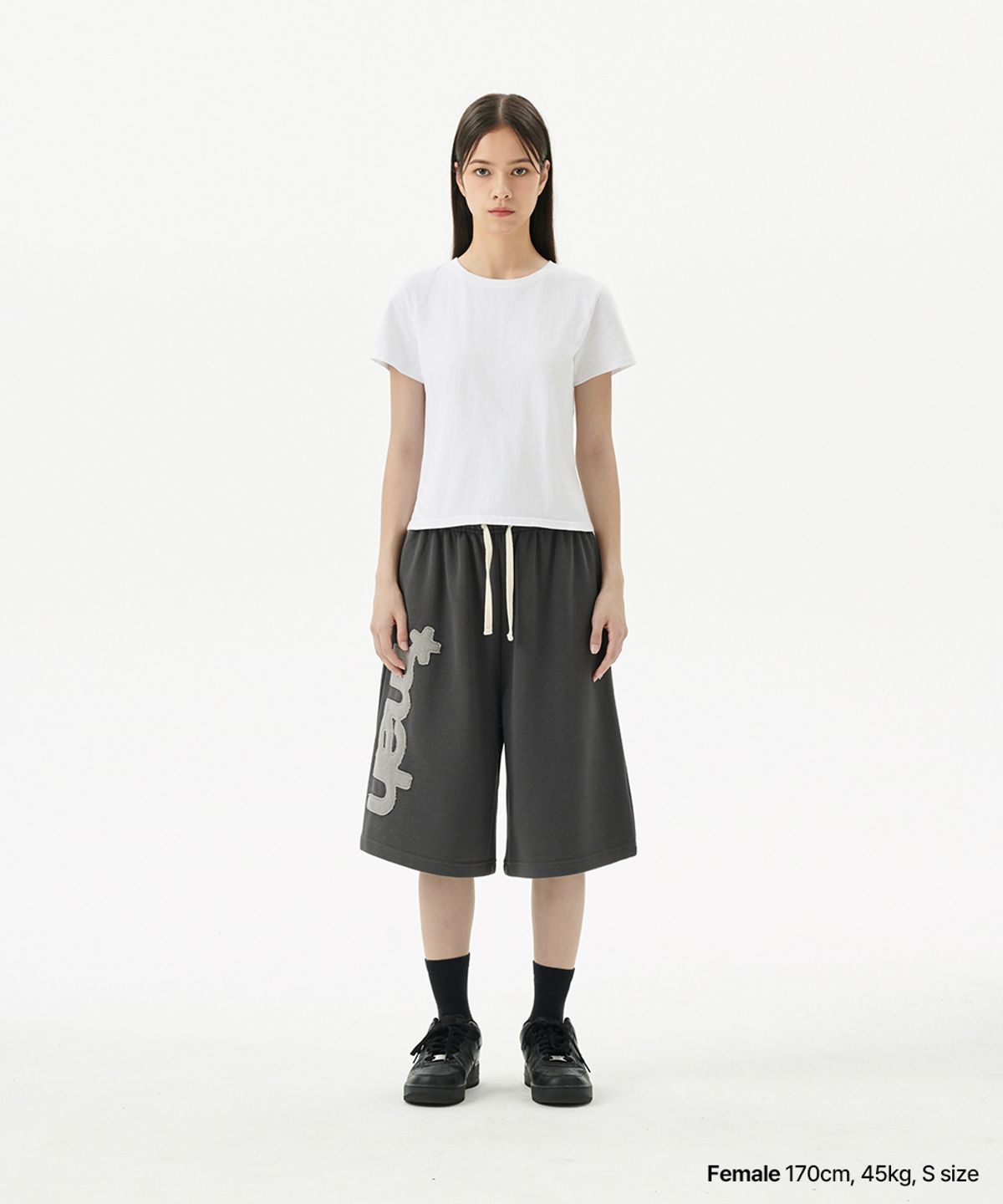 마하그리드(MAHAGRID) BERMUDA MAH APPLIQUE SWEATSHORT CHARCOAL(MG2FMMPA06A)