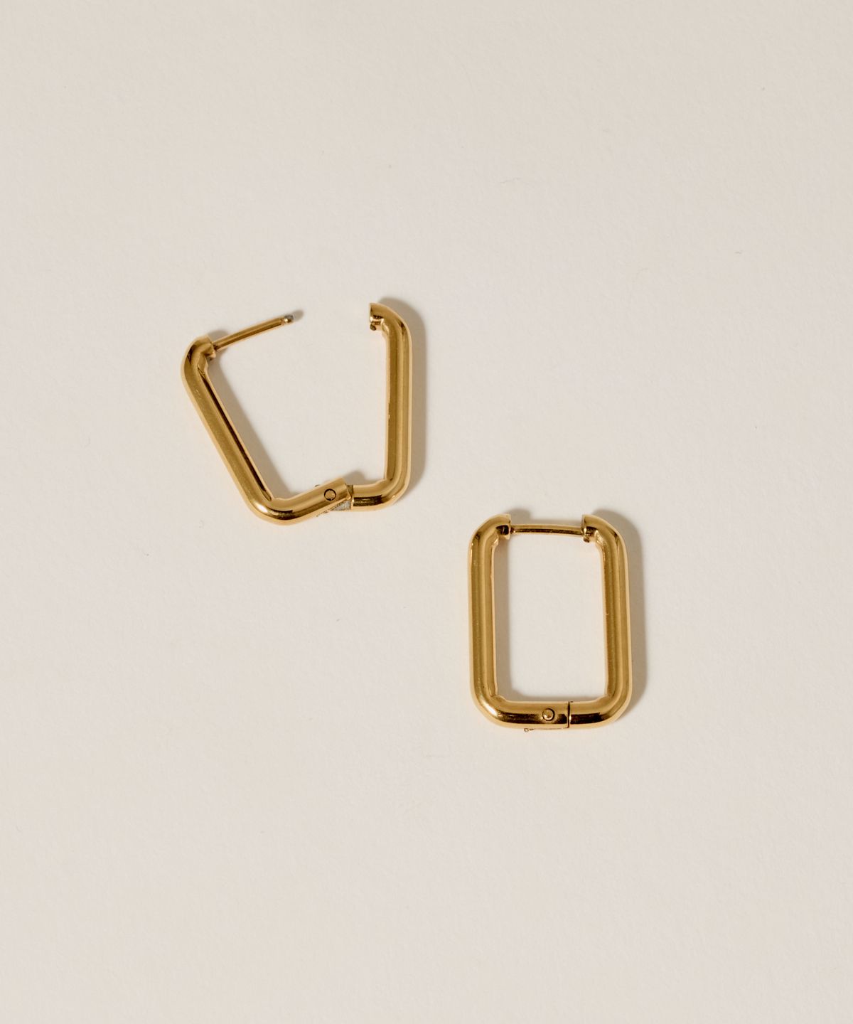 노비스도쿄(NOVICE TOKYO) 사각형 후프 피어스 hinged rectangle hoop pierce[stainless] / Gold