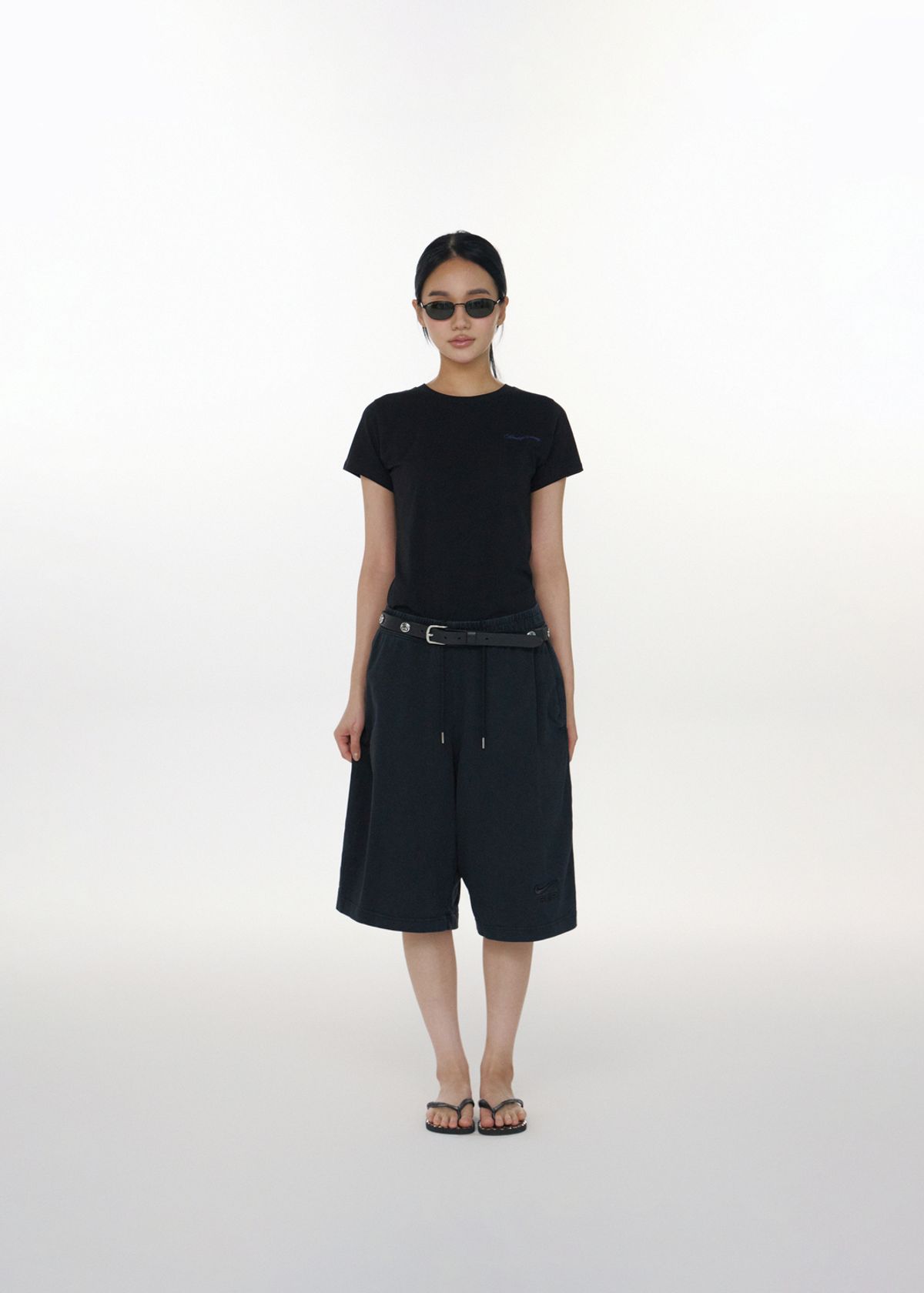 어텐즈(ATTENDS) Attends for cuteness tee (Black)