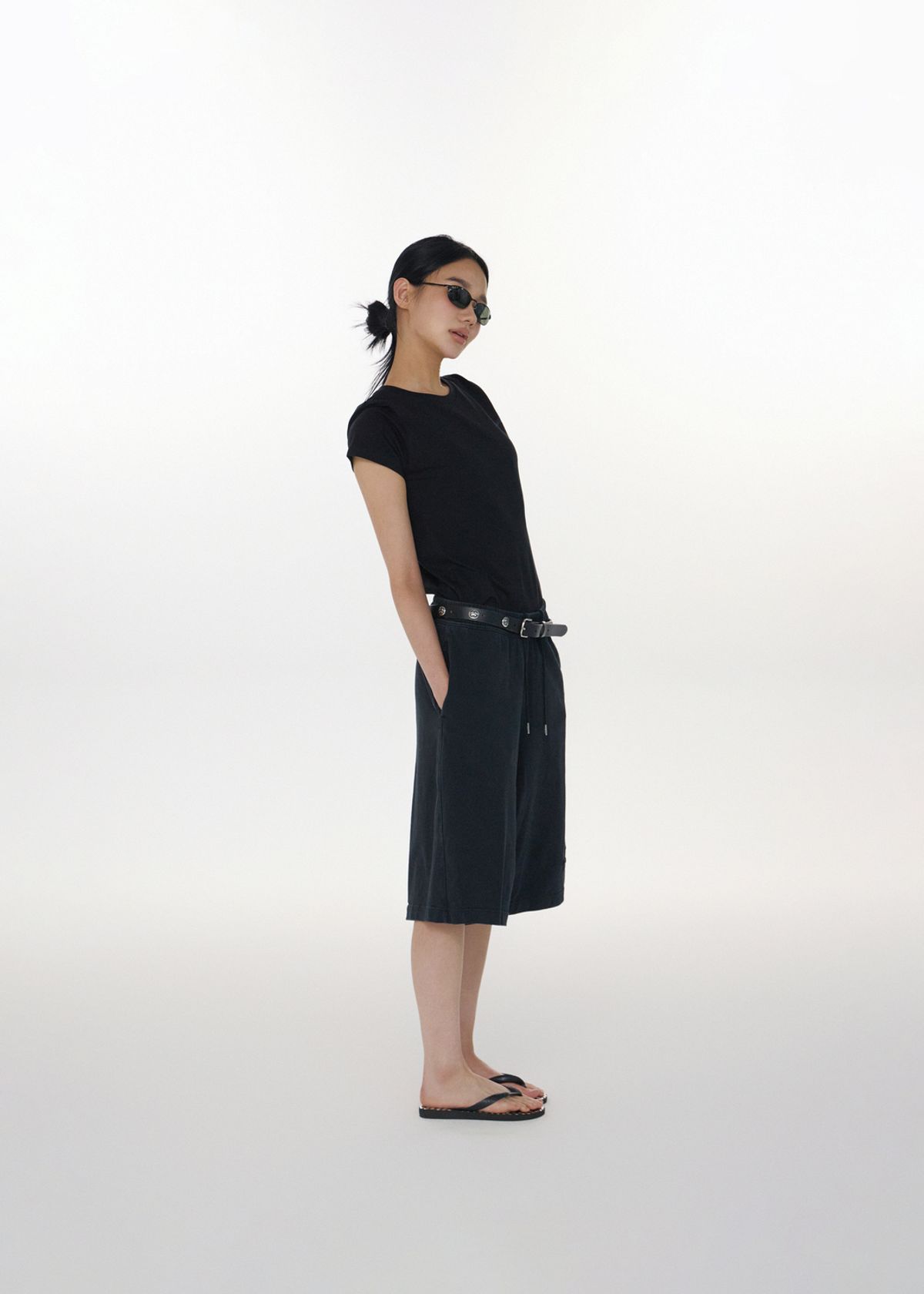어텐즈(ATTENDS) Attends for cuteness tee (Black)