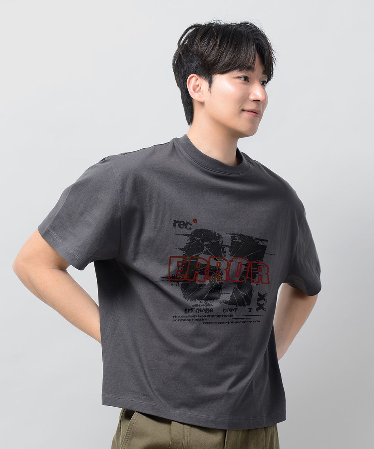 엑스오엑스(XOX) 디스토티드 에러 그래픽 크롭 티셔츠(4color)