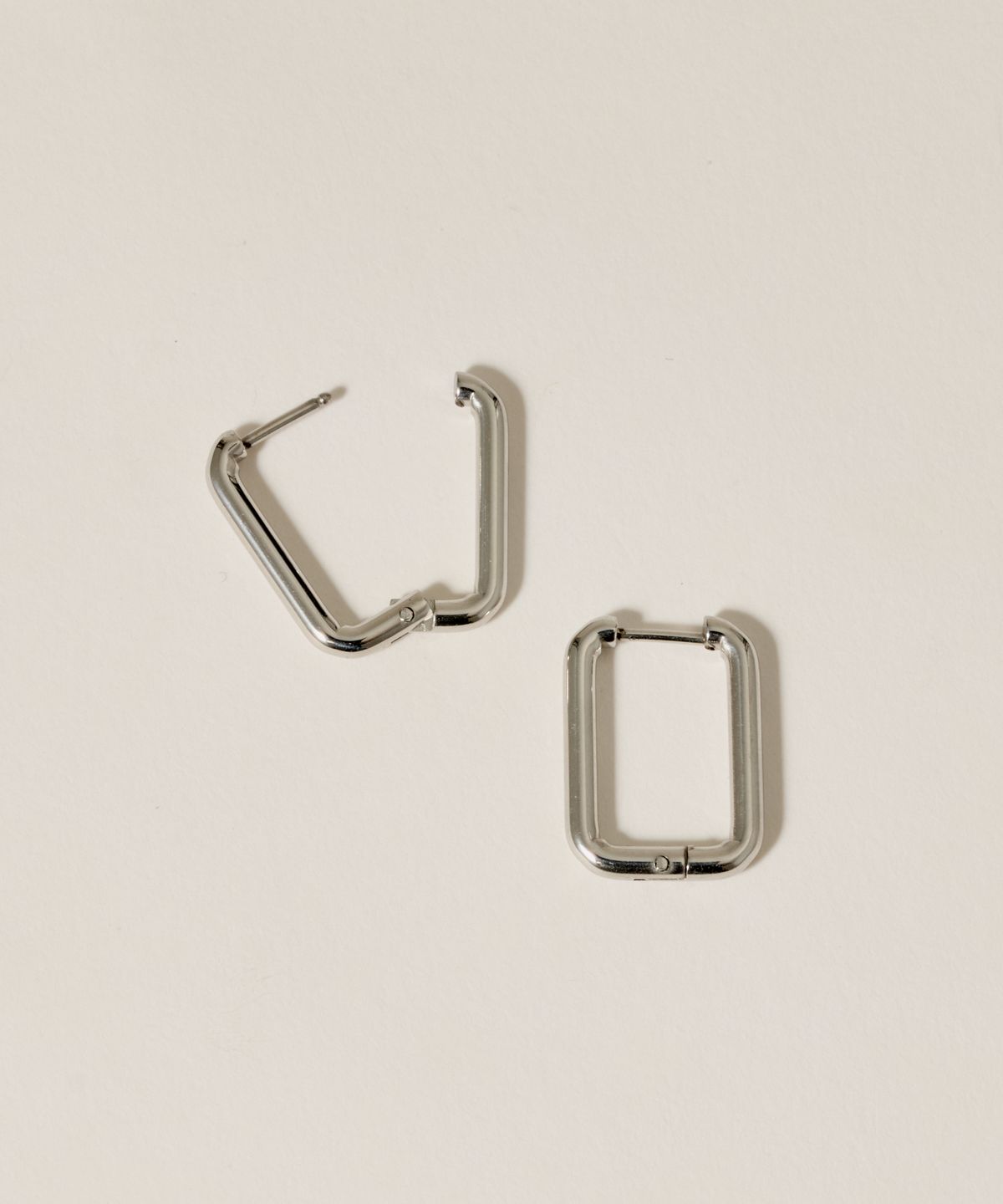 노비스도쿄(NOVICE TOKYO) 사각형 후프 피어스 hinged rectangle hoop pierce[stainless]  / Silver