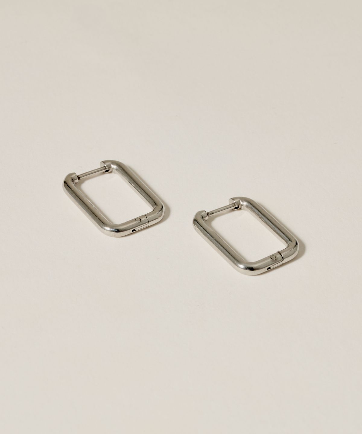 노비스도쿄(NOVICE TOKYO) 사각형 후프 피어스 hinged rectangle hoop pierce[stainless]  / Silver