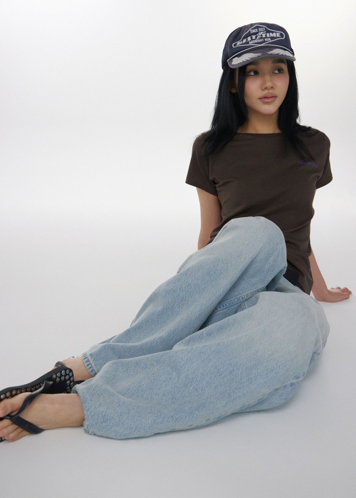 어텐즈(ATTENDS) Attends for cuteness tee (Brown)