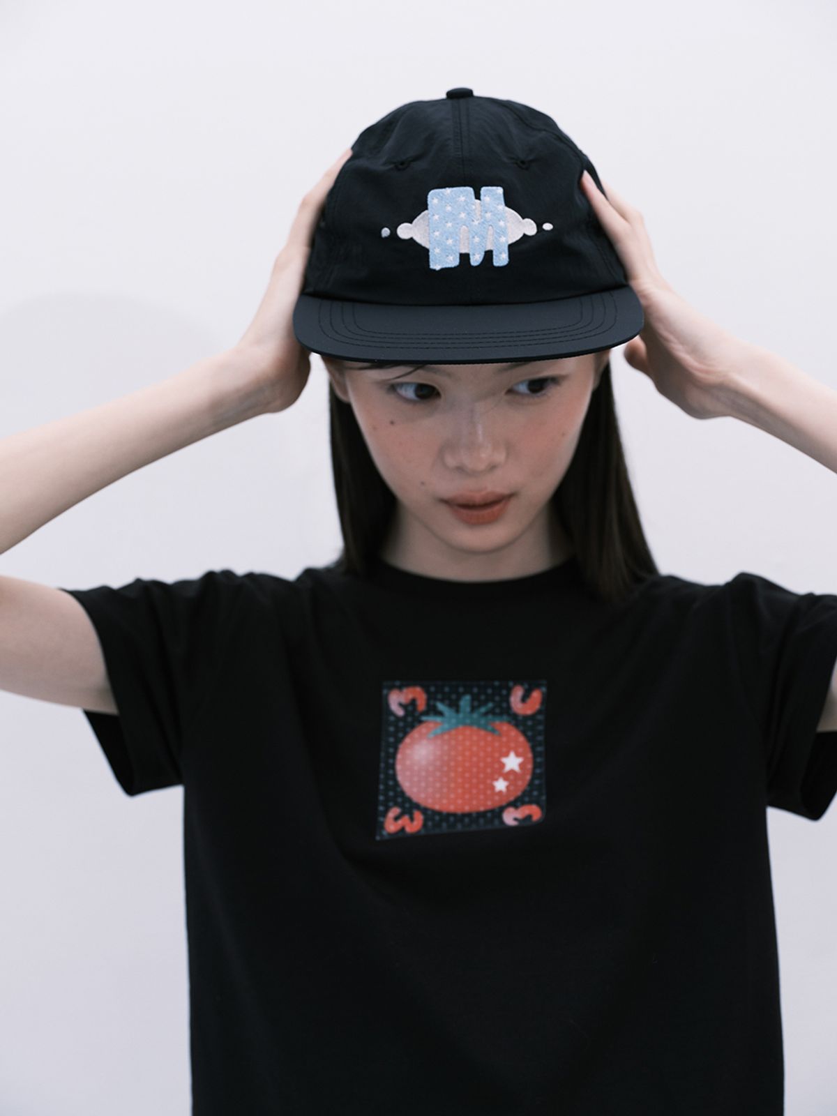 무음(MUWM) 글리치 토마토 티셔츠 Glitch Tomato T-shirt (Black)