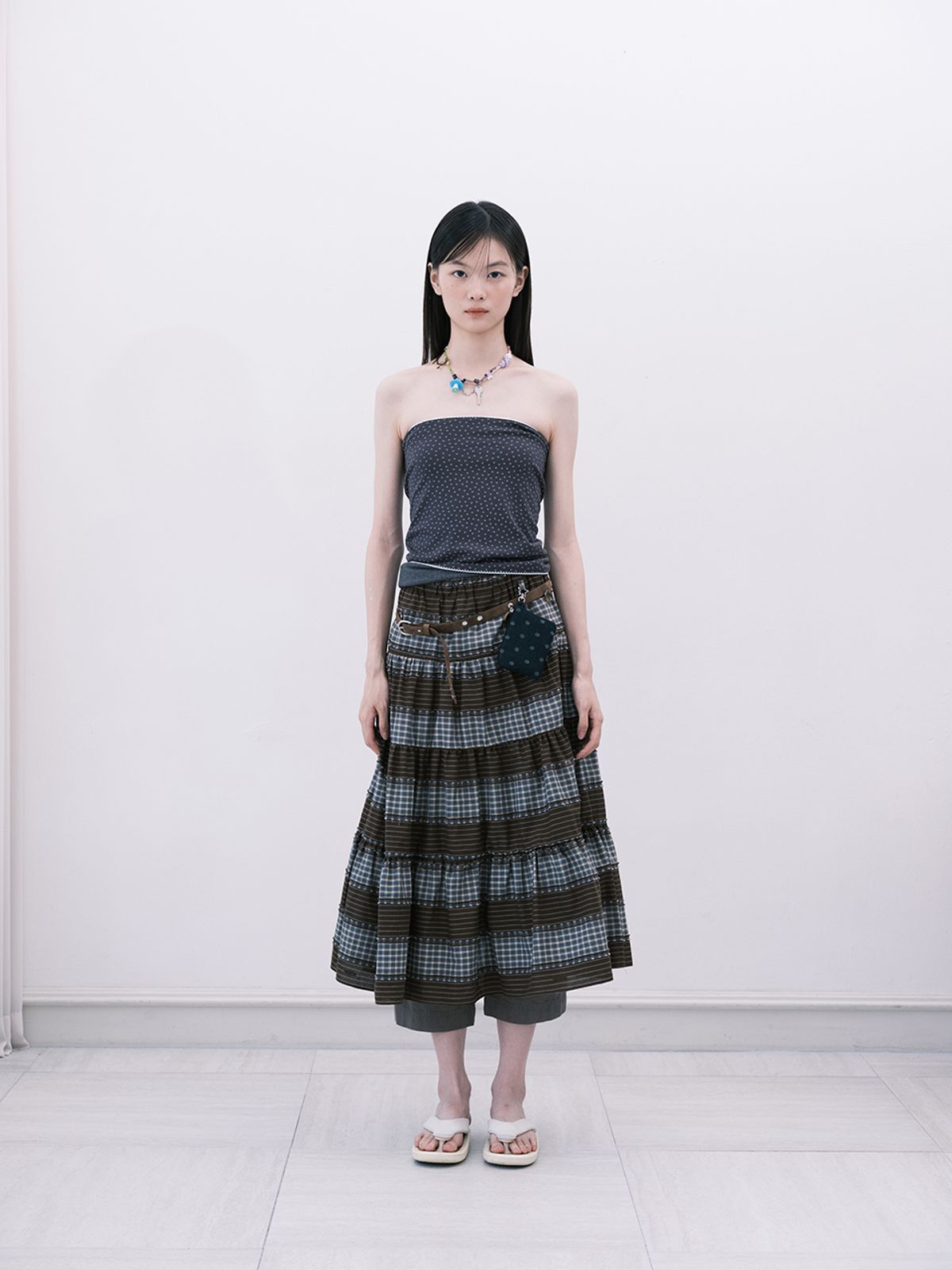 무음(MUWM) 리버서블 글리터 튜브탑 Reversible Glitter Tube Top (Charcoal)