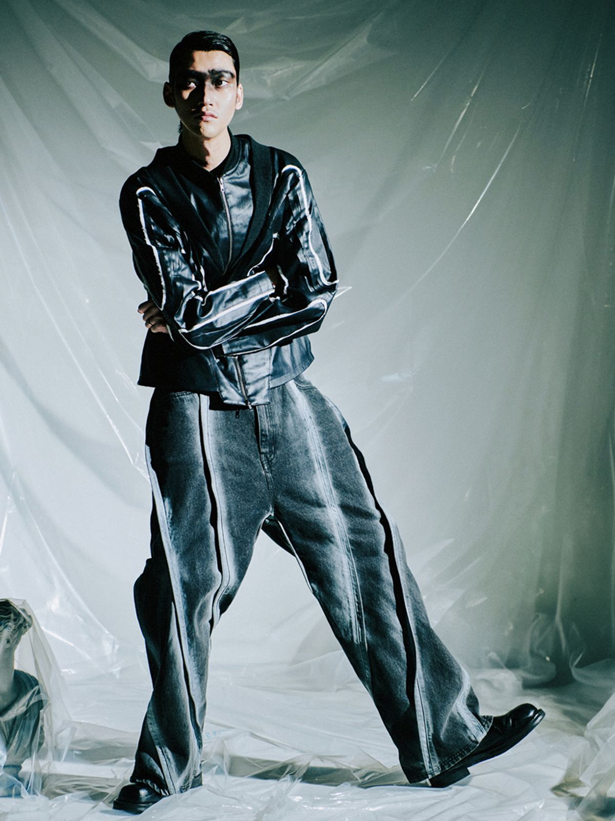 유강(YOOGANG) TURNING TORSO JEANS
