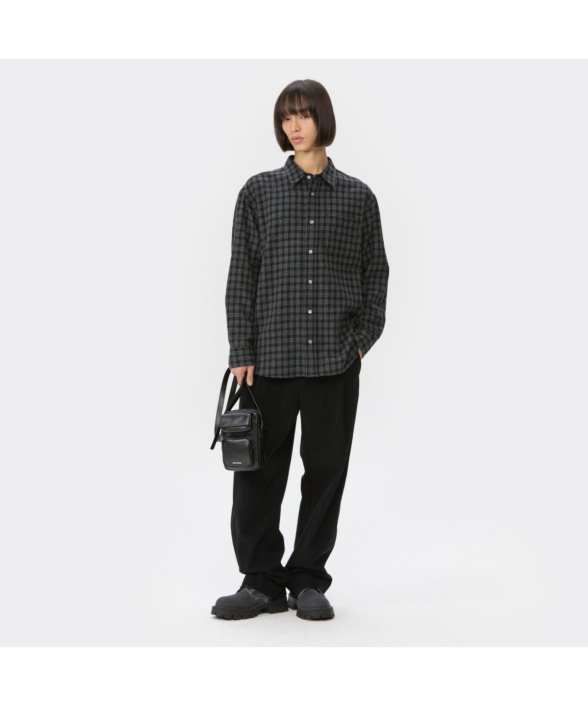 커스텀멜로우(CUSTOMELLOW) Black Wide Fit One Tuck Corduroy Pants CWPAW25842BKX