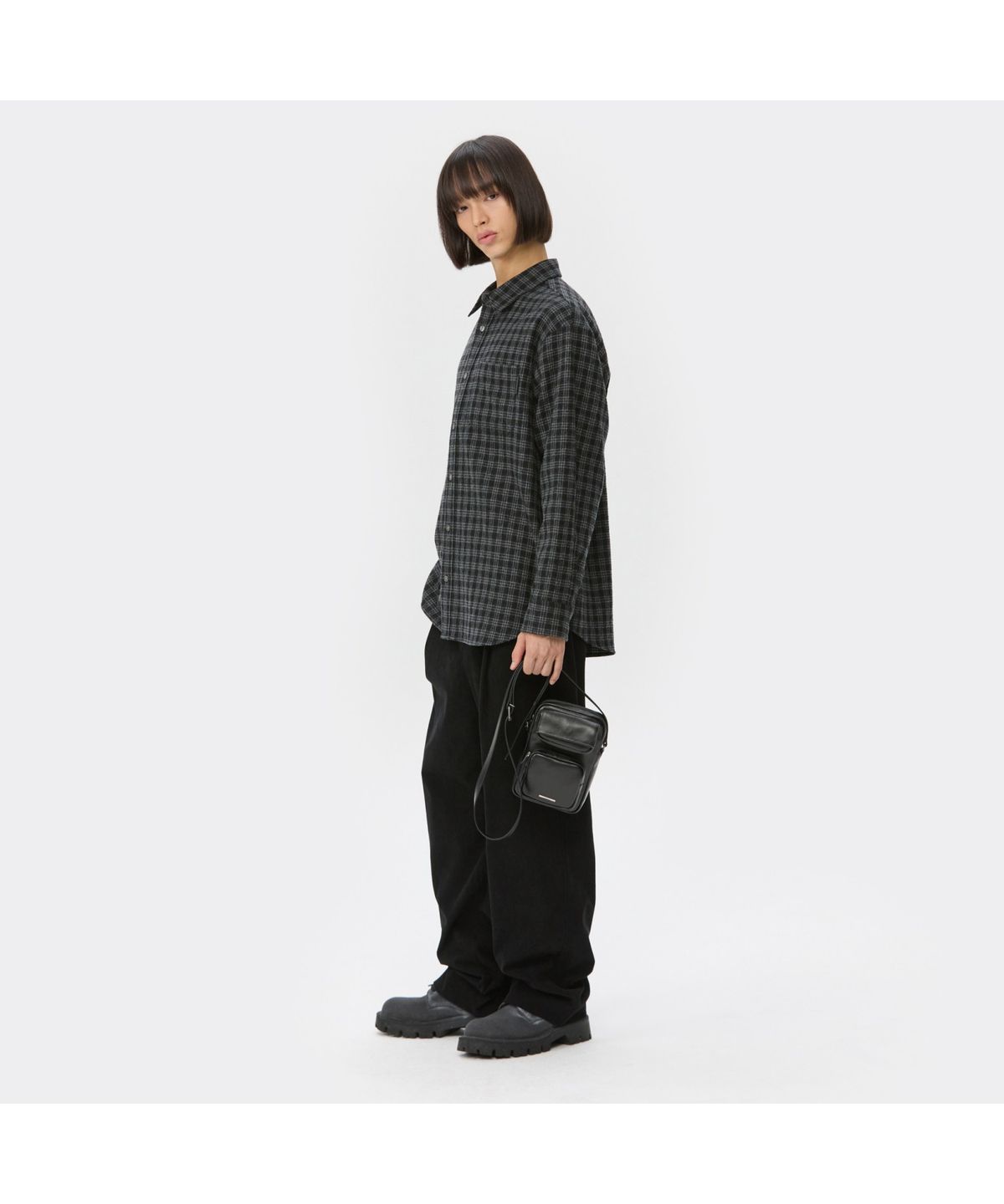 커스텀멜로우(CUSTOMELLOW) Black Wide Fit One Tuck Corduroy Pants CWPAW25842BKX