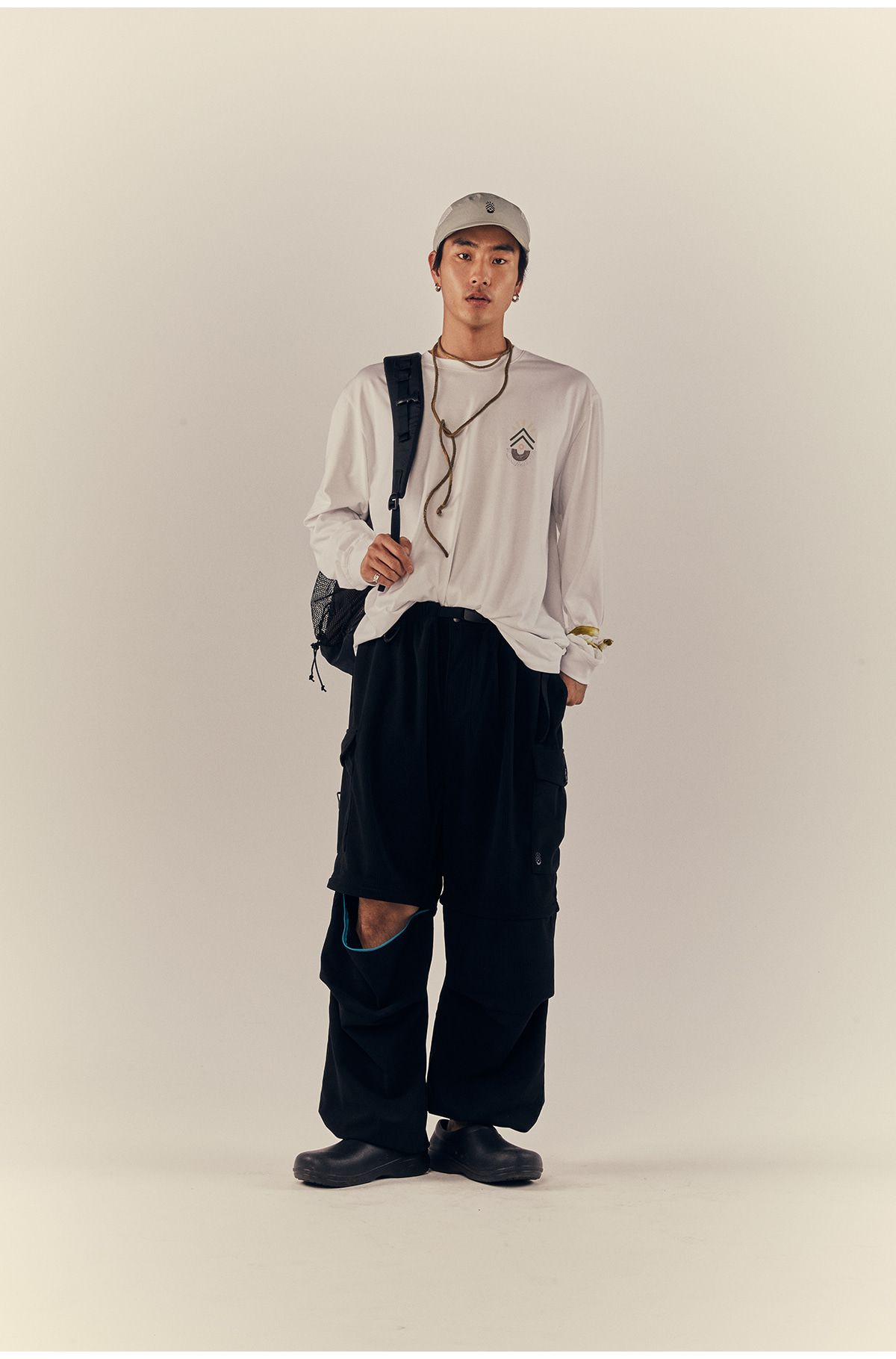 프라이데이세븐(FRIDAYSEVEN) 컨버터블 투웨이2way wide pt corduroy black