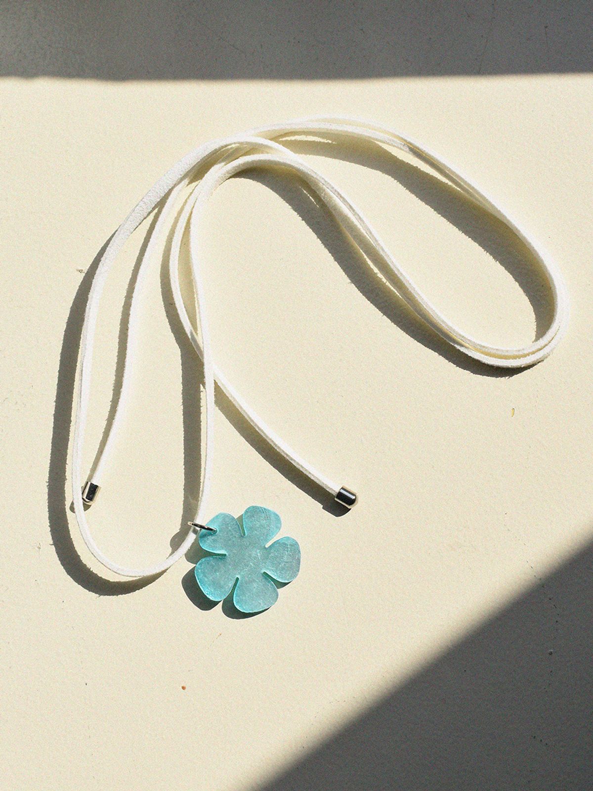 유지떼(USITE) FLOWER LIGHT NECKLACE, SKY