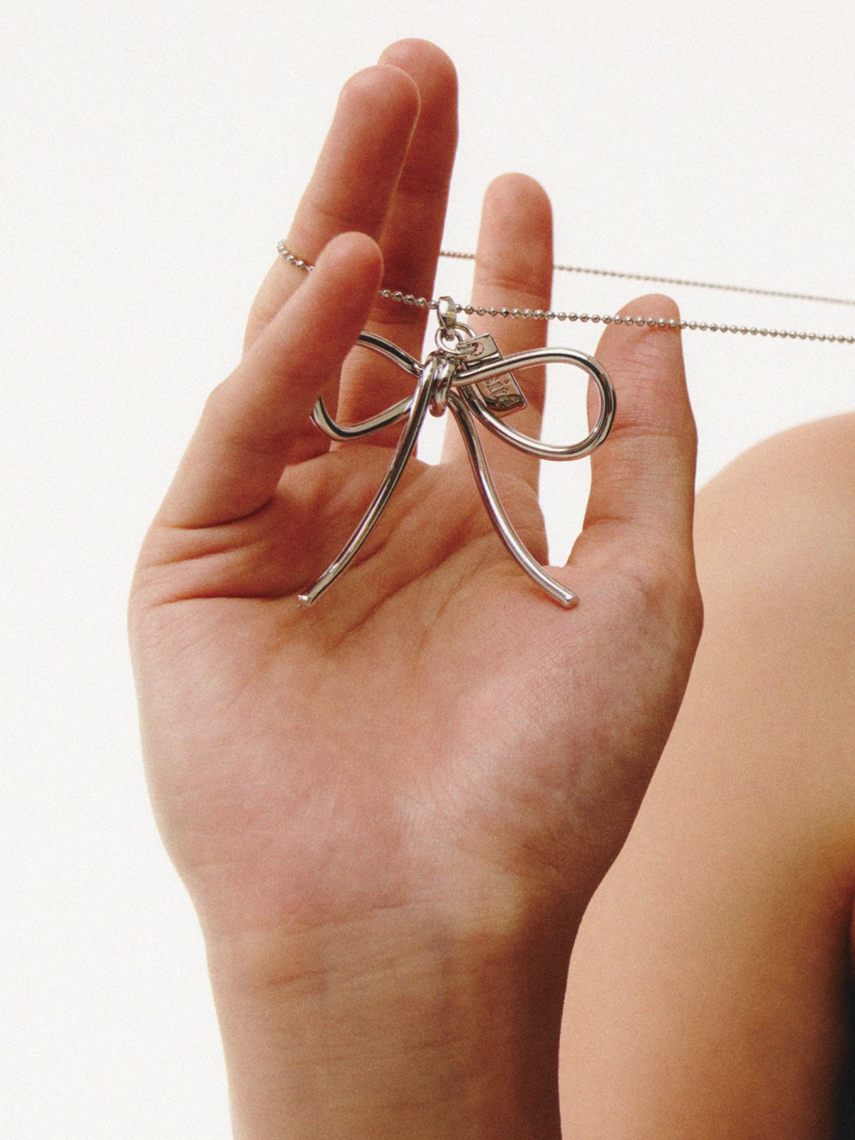 유지떼(USITE) SUPER RIBBON FREEDOM NECKLACE