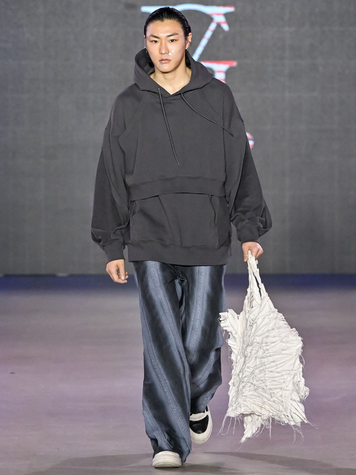 유강(YOOGANG) MARTIAN INSIDE-OUT HOODIE
