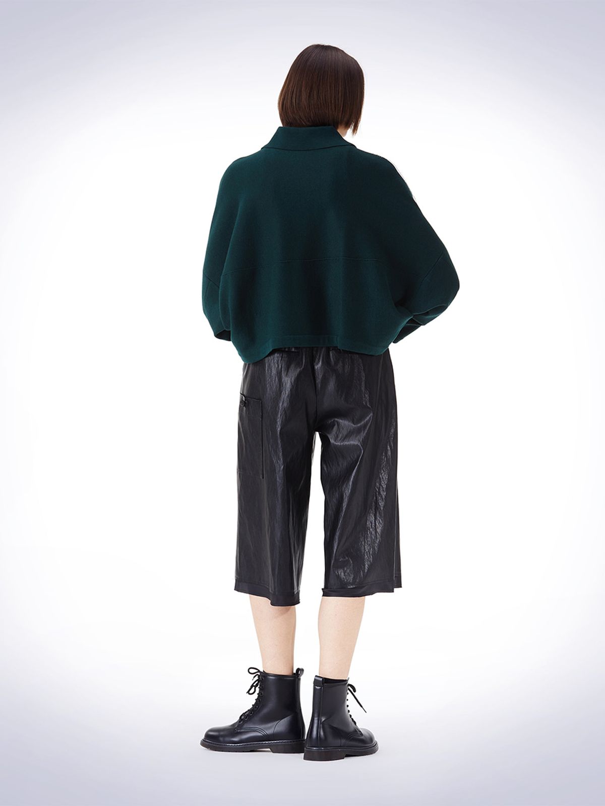 하우스공칠이씨(HAUS072C) LEATHER BERMUDA PANTS BLACK