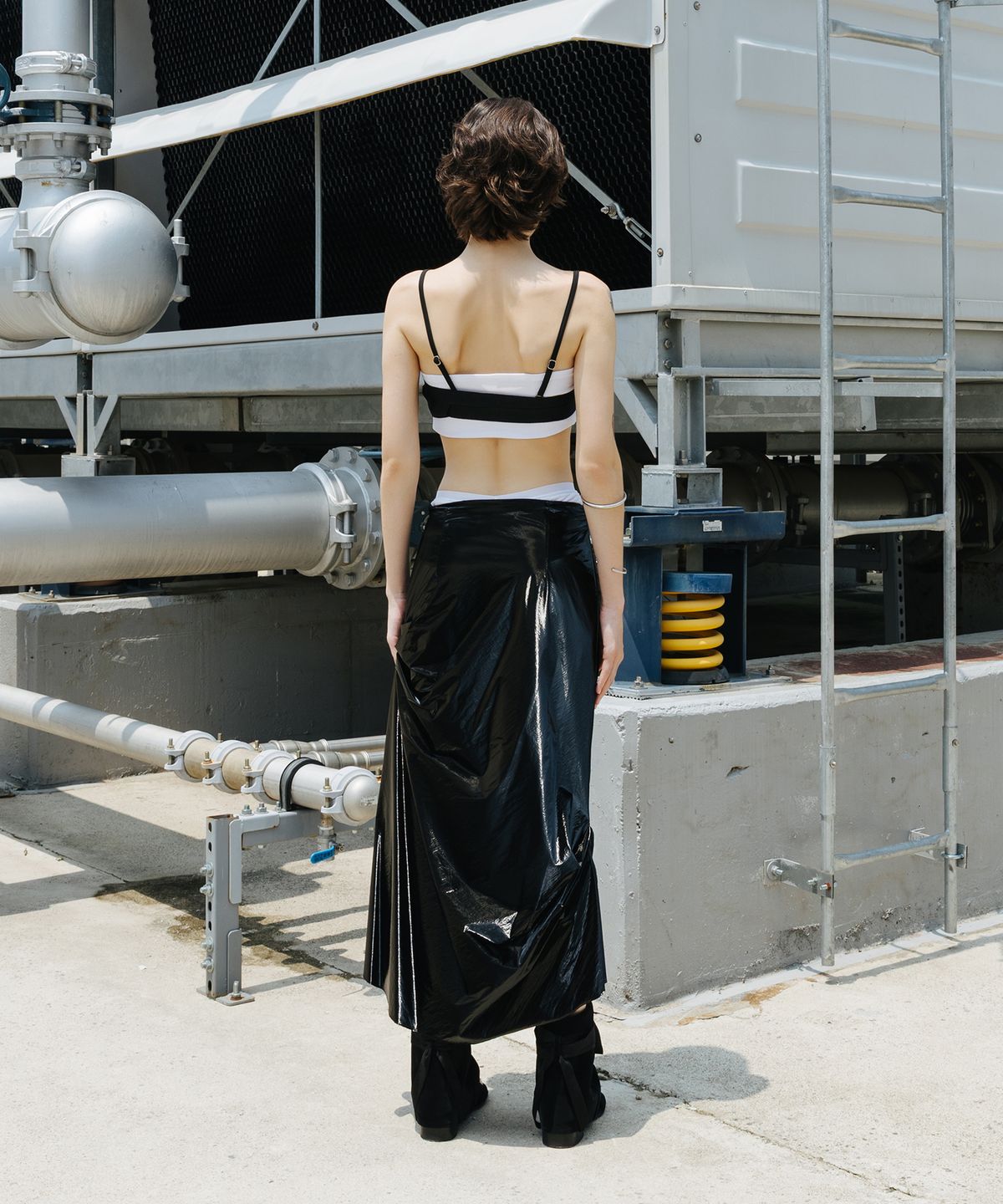 쓰리투에이티(THREE TO EIGHTY) UNBALANCED SHIRRING SKIRT BLACK