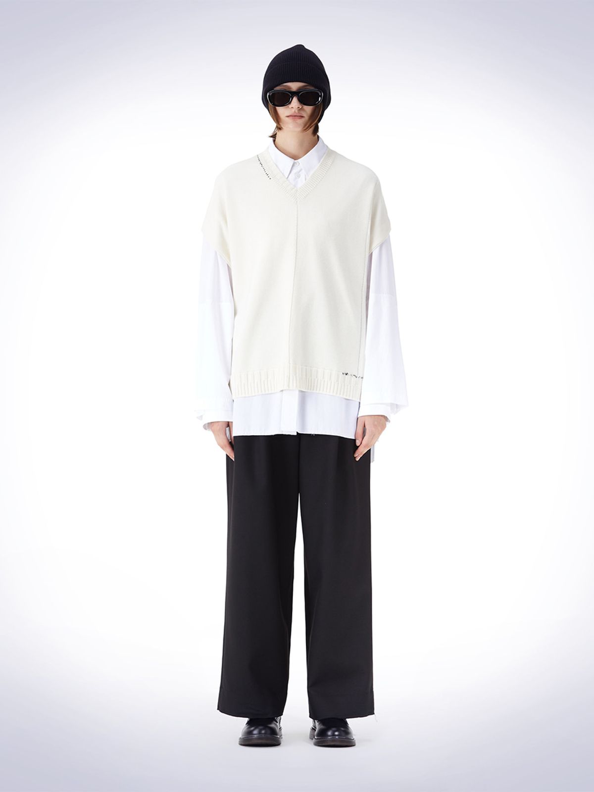 하우스공칠이씨(HAUS072C) DAMAGE V-NECK VEST KNIT IVORY