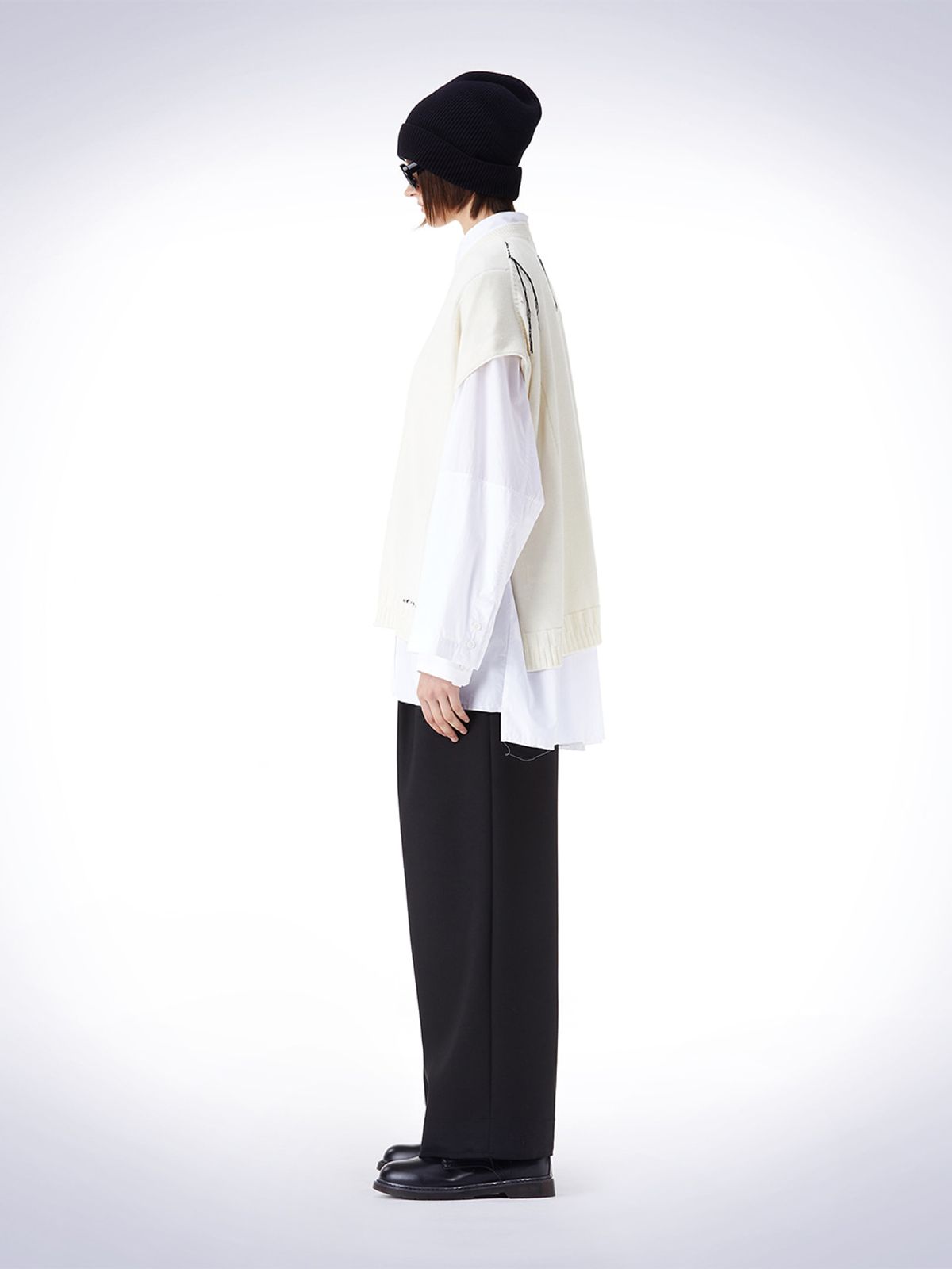 하우스공칠이씨(HAUS072C) DAMAGE V-NECK VEST KNIT IVORY