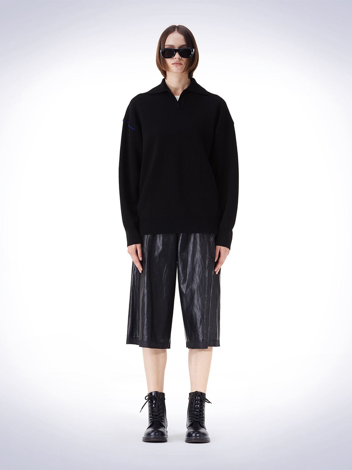 하우스공칠이씨(HAUS072C) EBBROIDERY POINT COLLAR KNIT BLACK
