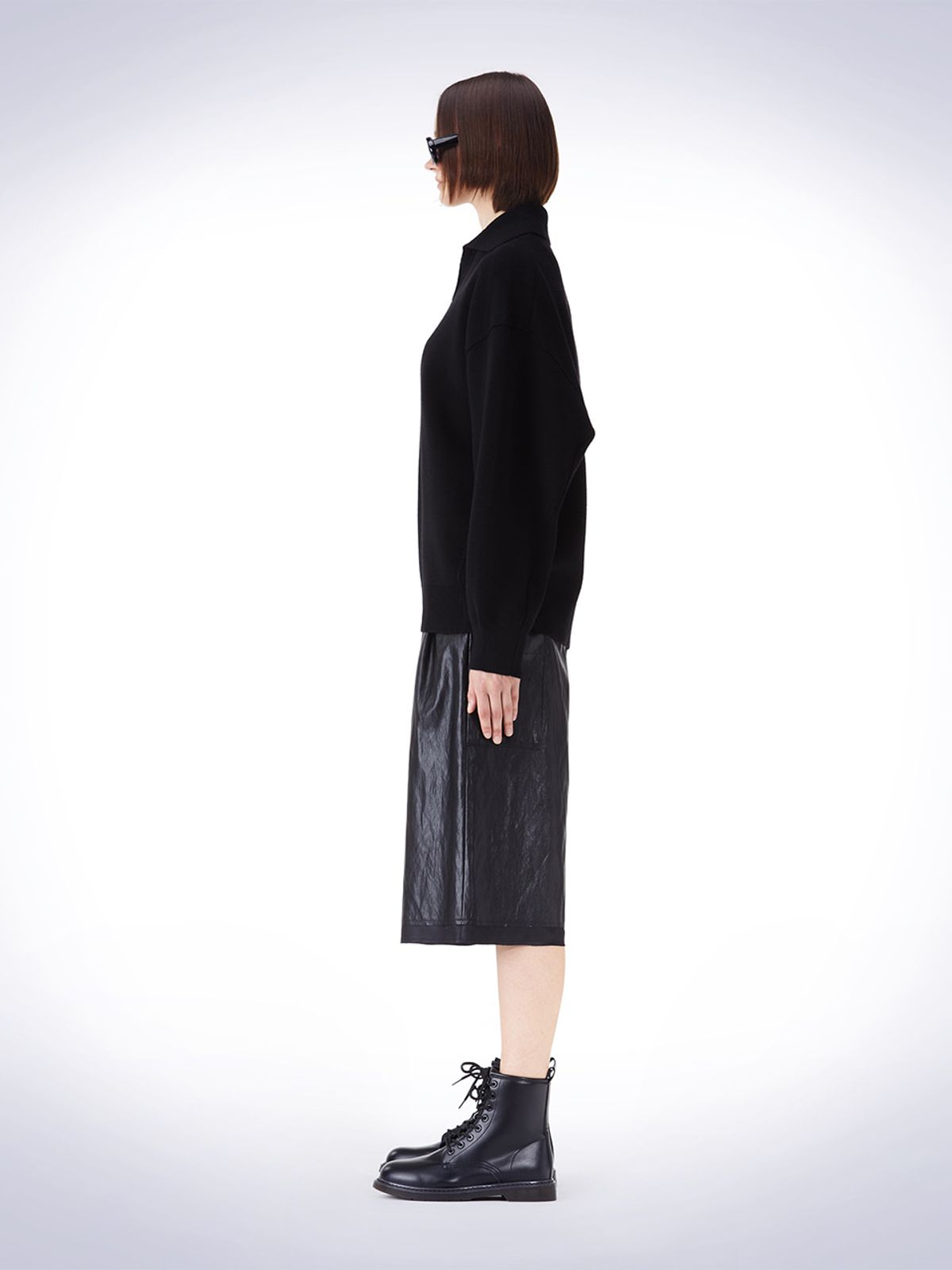 하우스공칠이씨(HAUS072C) EBBROIDERY POINT COLLAR KNIT BLACK