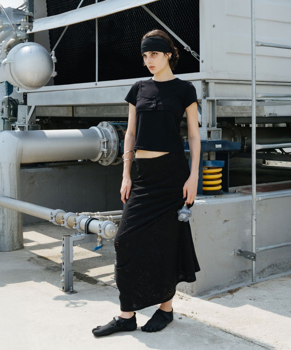 쓰리투에이티(THREE TO EIGHTY) UNBALANCE CROCHET SHIRRING SKIRT BLACK