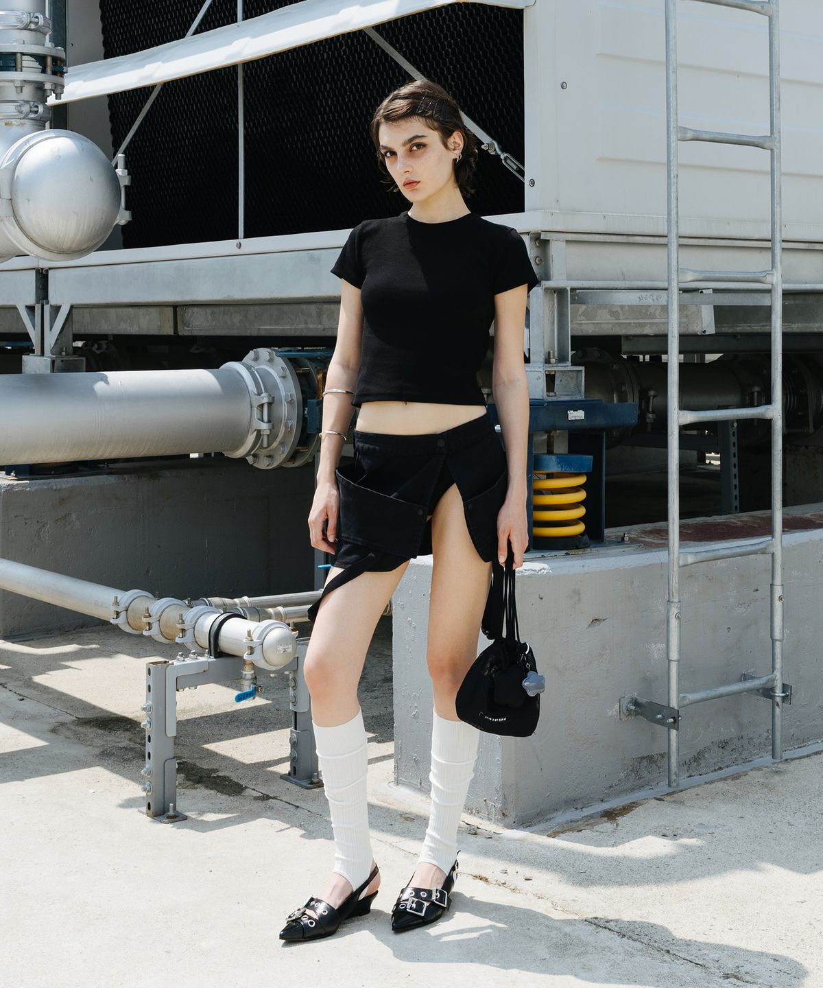 쓰리투에이티(THREE TO EIGHTY) BACK CUT-OUT PANEL TEE BLACK