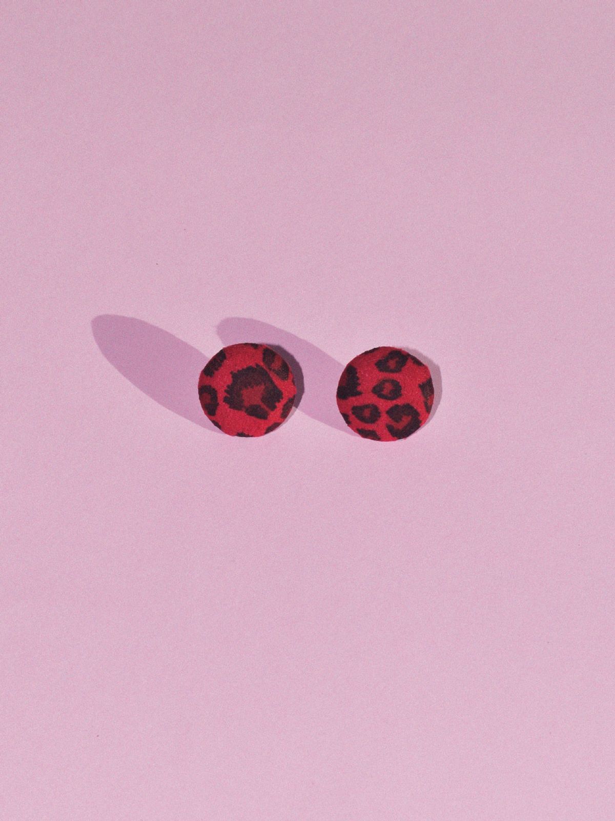 유지떼(USITE) LEOPARD GEMMA EARRING, RED