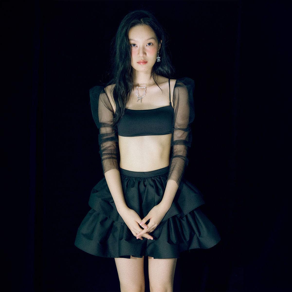 러뷰이(LOVUEE) 튤 퍼프 슬리브 볼레로 블랙