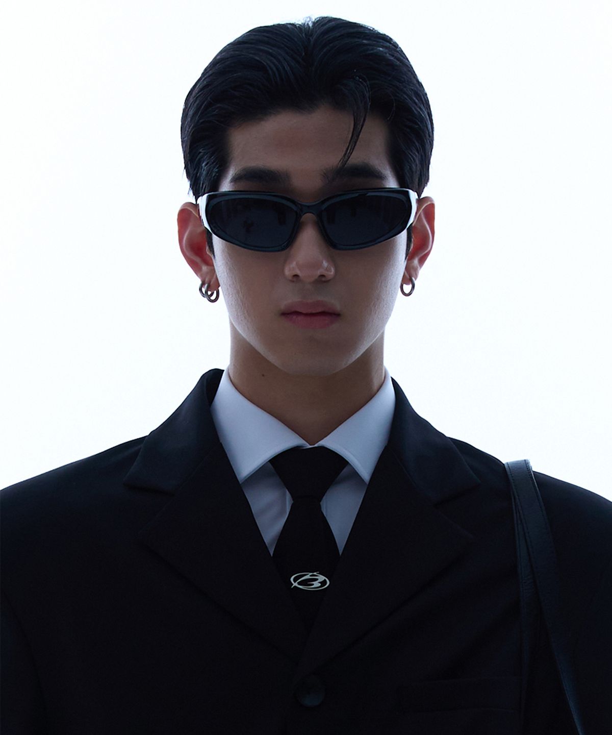 모어댄블랙(MORE THAN BLACK) LOGO NECK TIE