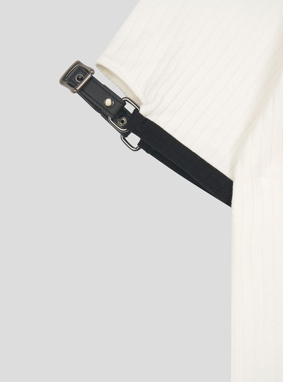 쿠르베(COURBE) Buckle Contrast Wed Round Neck T-shirt (White)