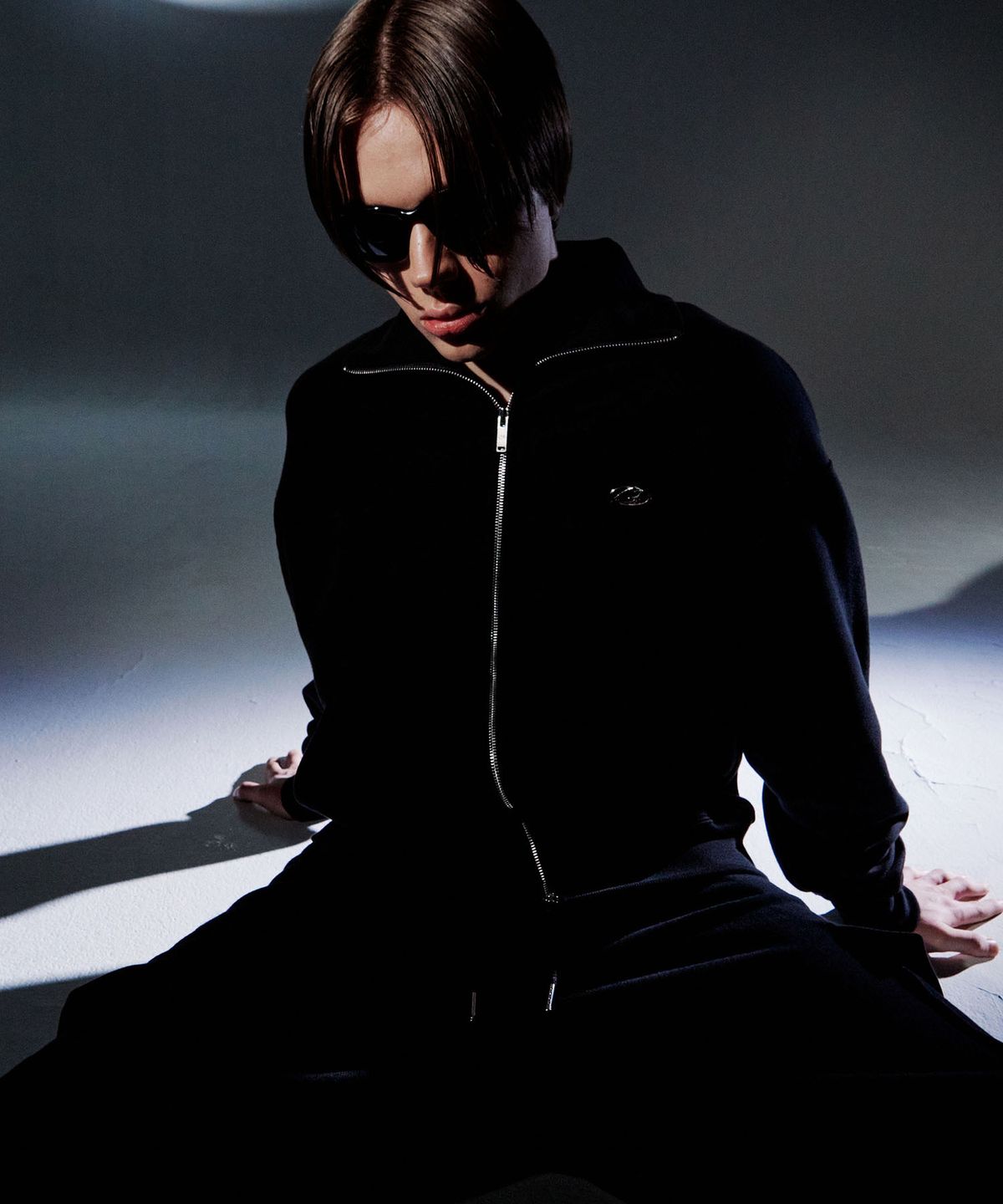 모어댄블랙(MORE THAN BLACK) LOGO CARGO SWEAT PANTS